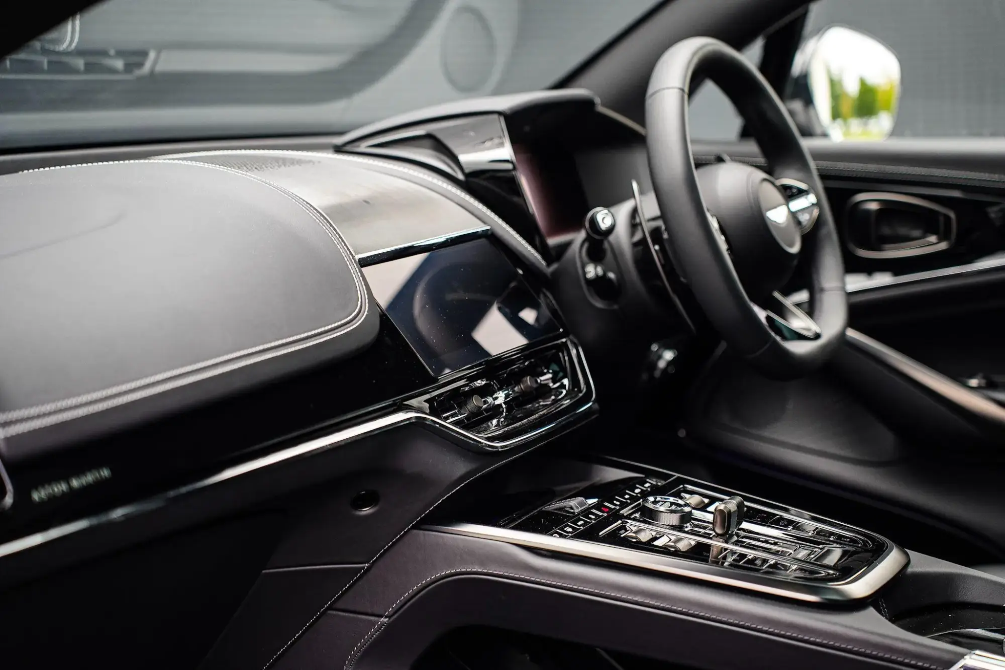 Aston Martin DBX Image 11 Aston Martin DBX Image 11