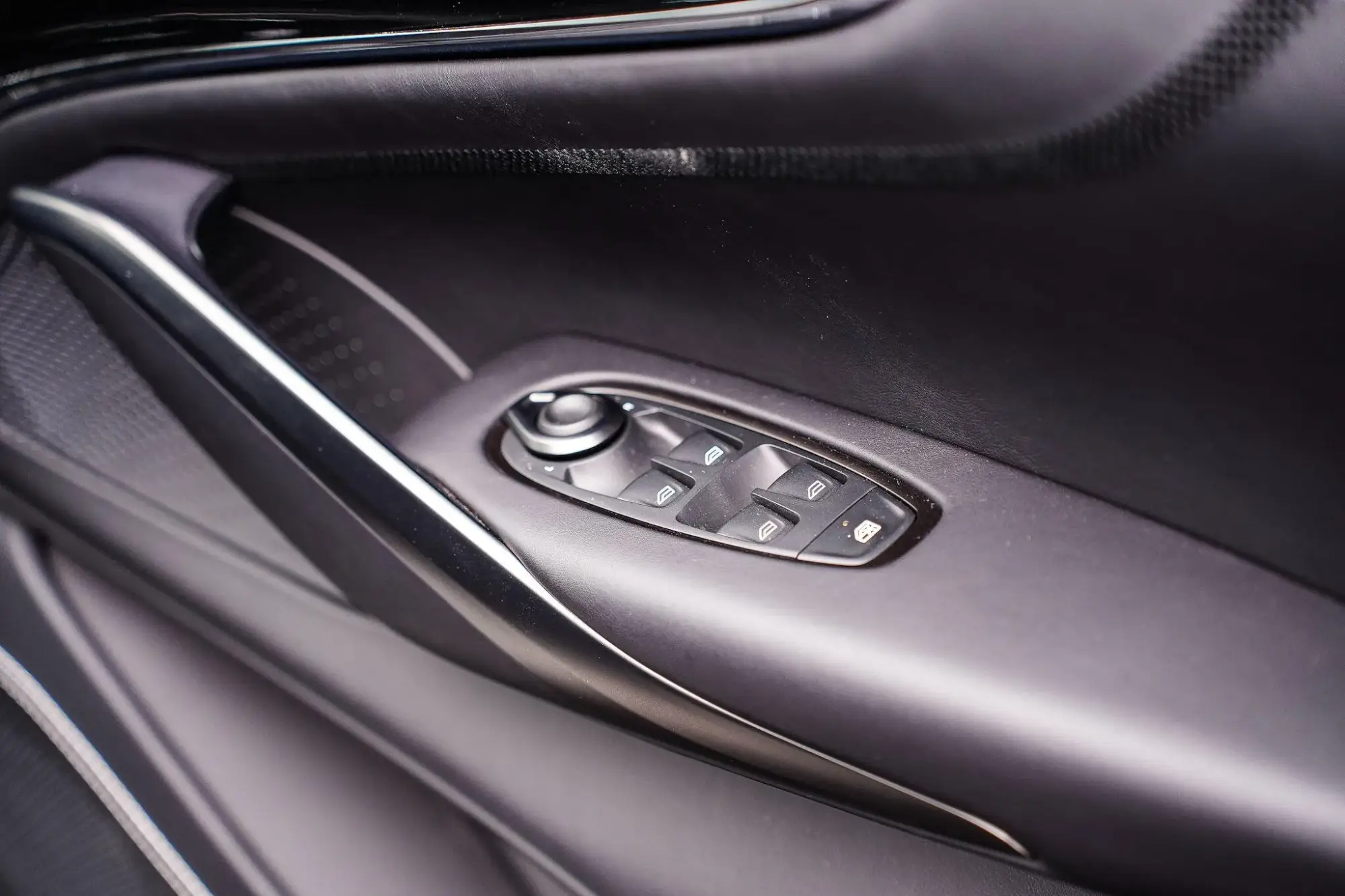 Aston Martin DBX Image 25 Aston Martin DBX Image 25