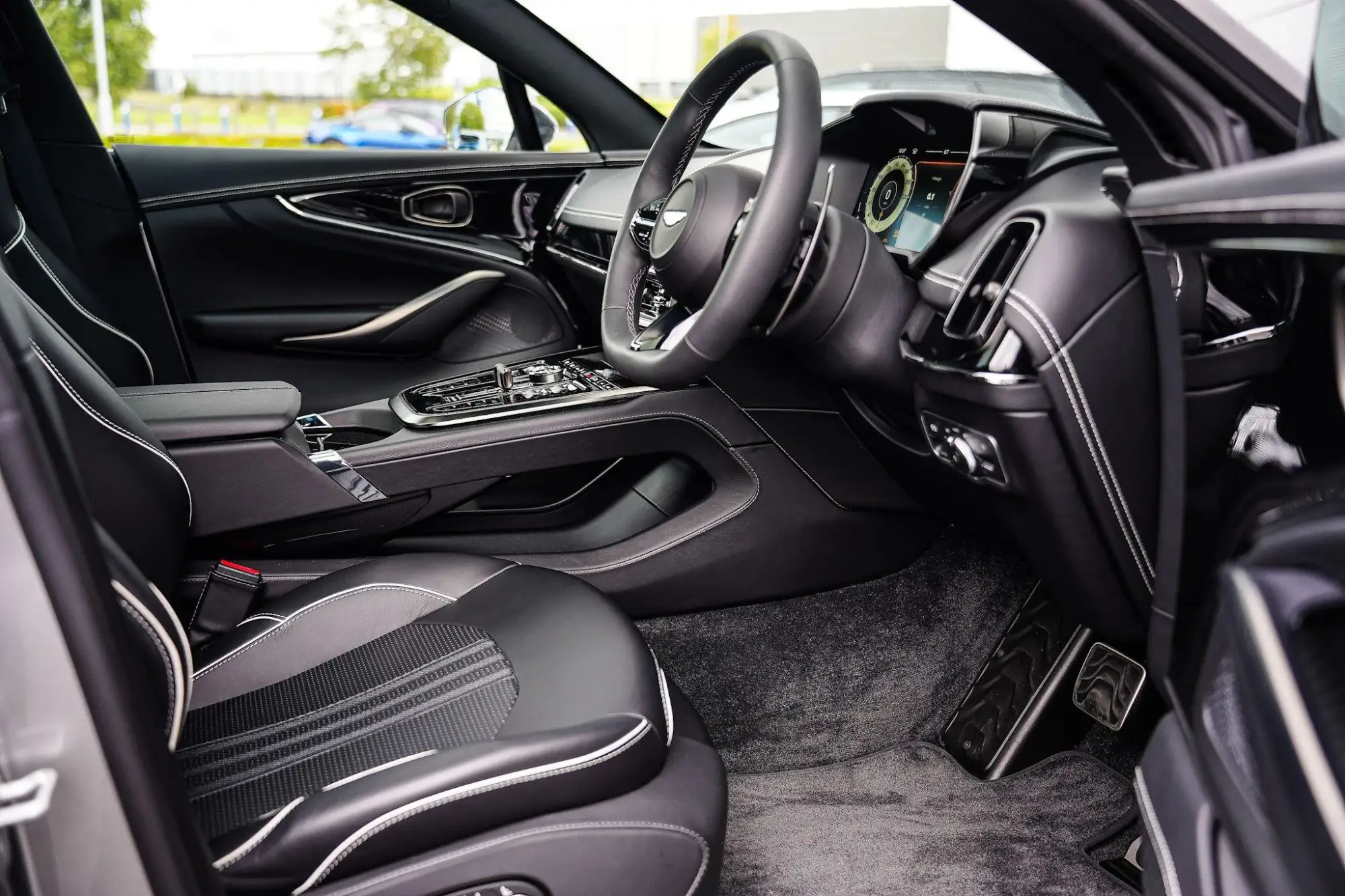 Aston Martin DBX Image 10 Aston Martin DBX Image 10