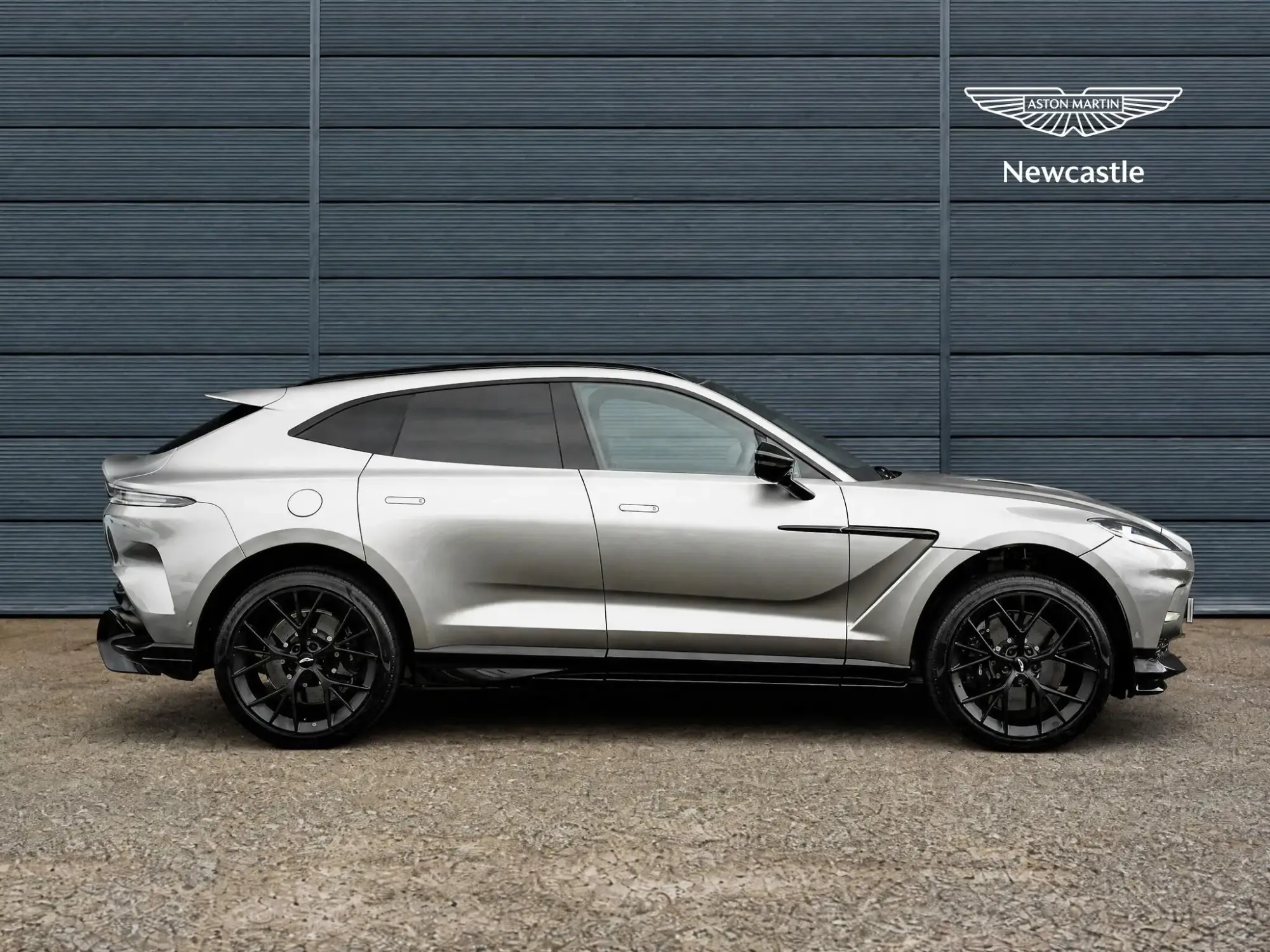 Aston Martin DBX Image 8 Aston Martin DBX Image 8