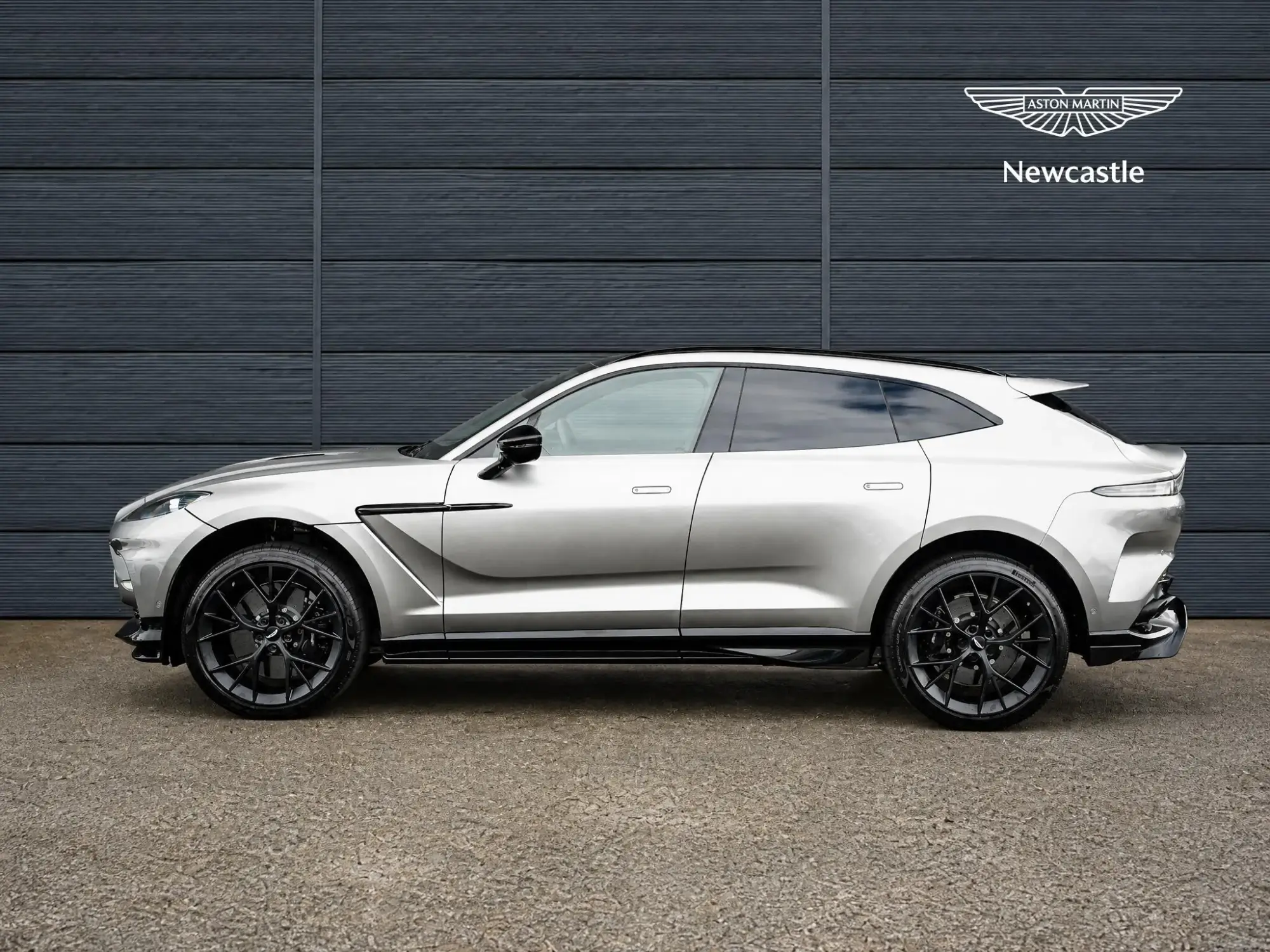 Aston Martin DBX Image 7 Aston Martin DBX Image 7