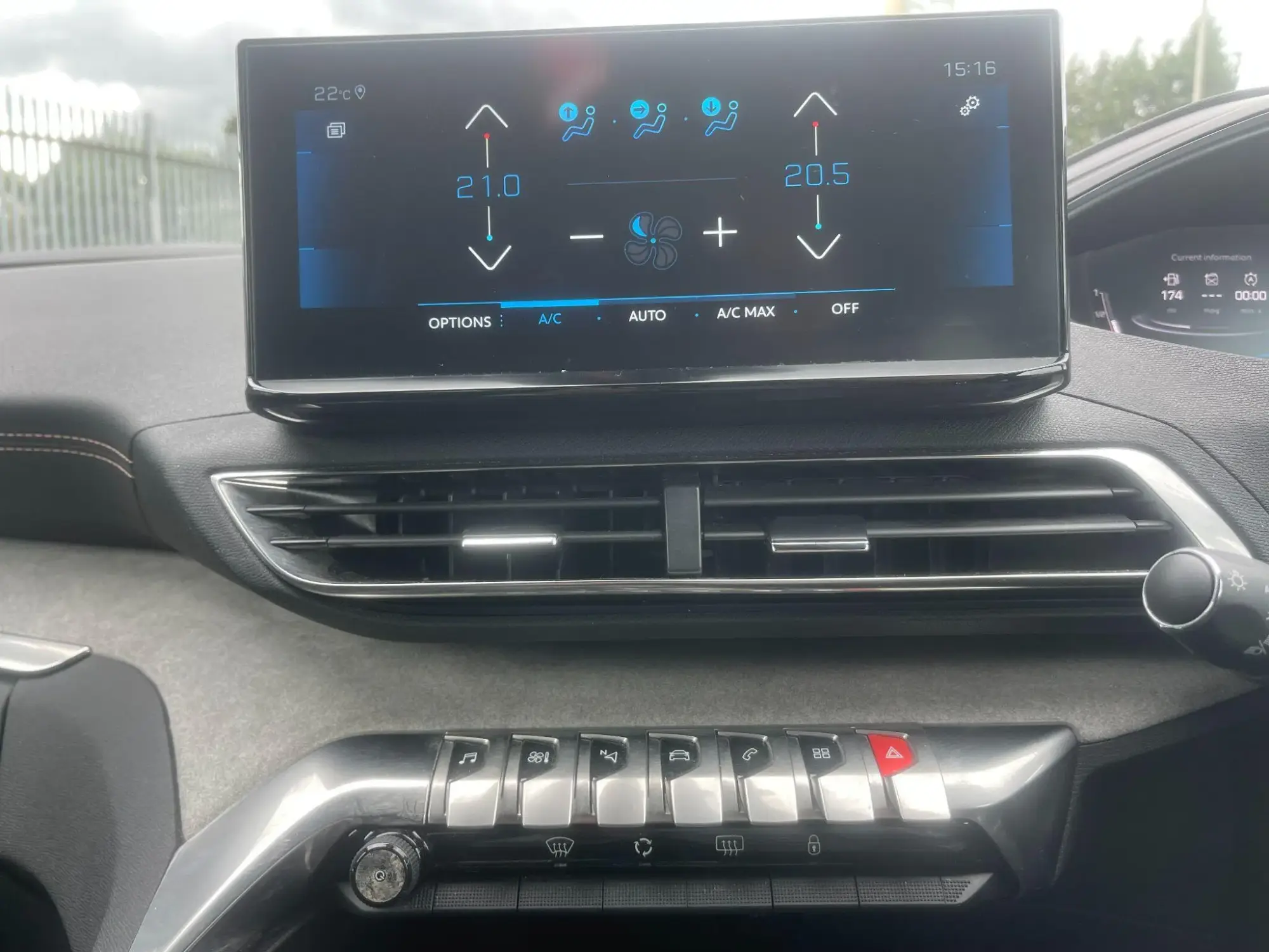 Peugeot 5008 Image 15