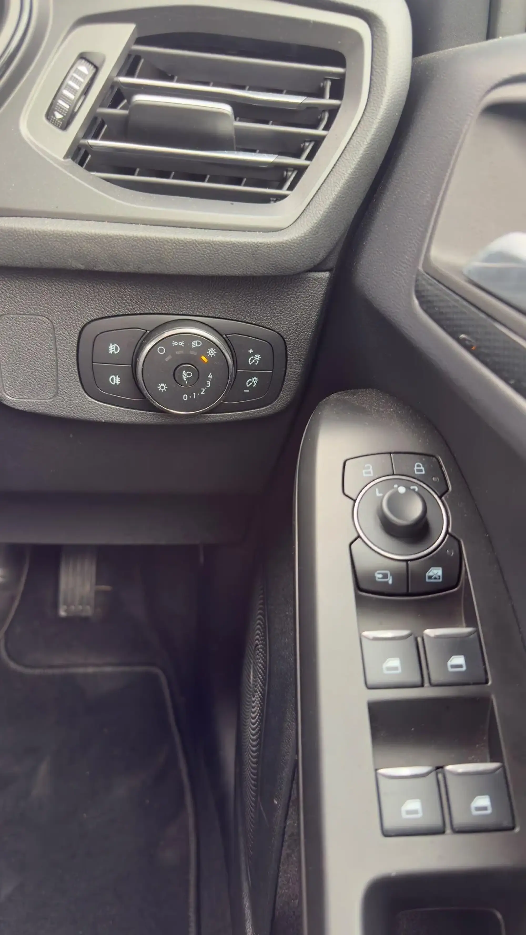 Ford Focus Image 15