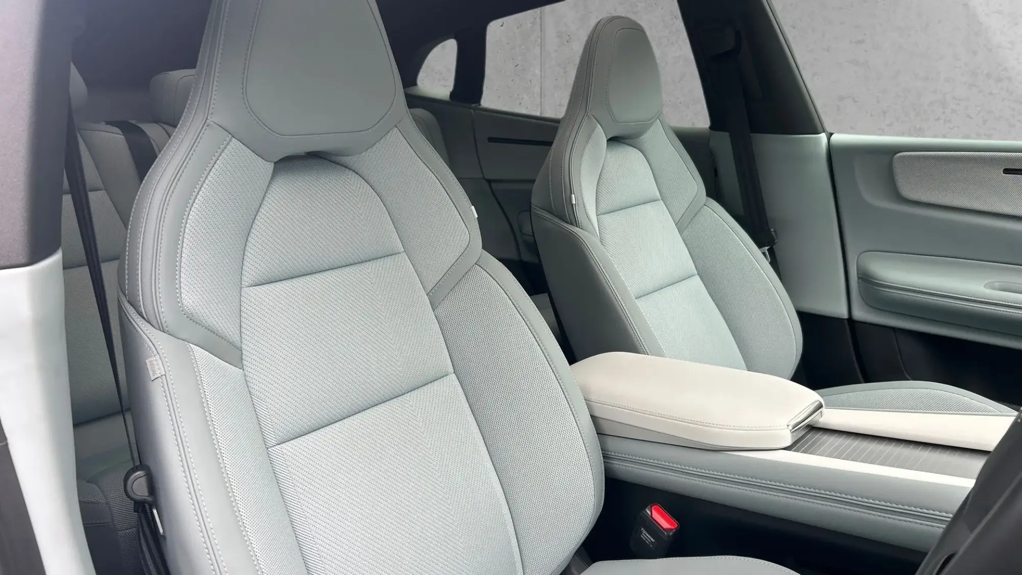 Polestar 4 SUV Image 19 Polestar 4 SUV Image 19