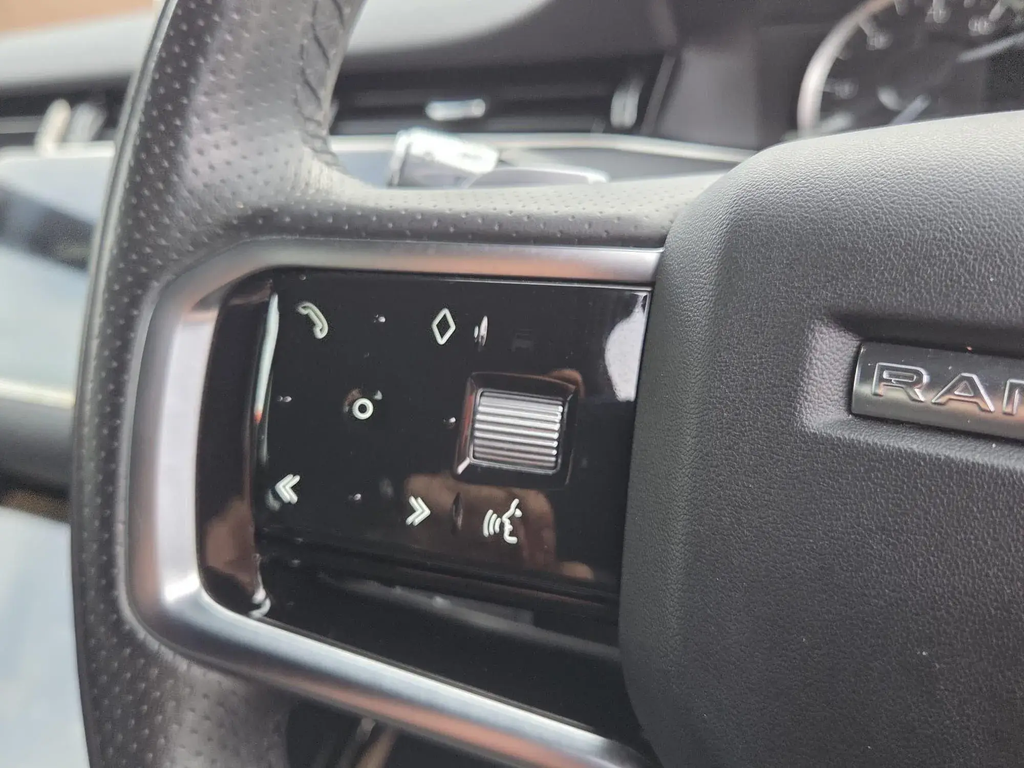 Land Rover Range Rover Evoque Image 18 Land Rover Range Rover Evoque Image 18