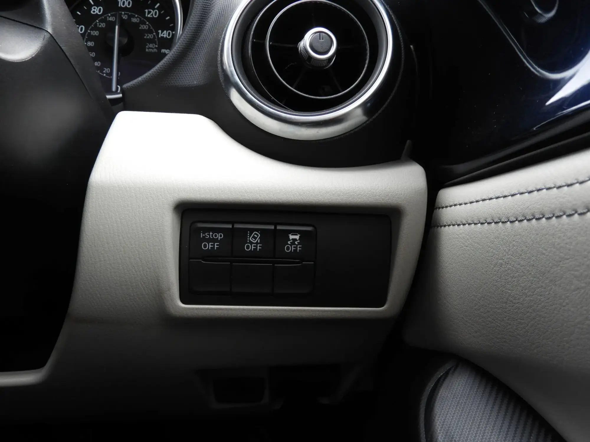 Mazda MX-5 Image 16 Mazda MX-5 Image 16