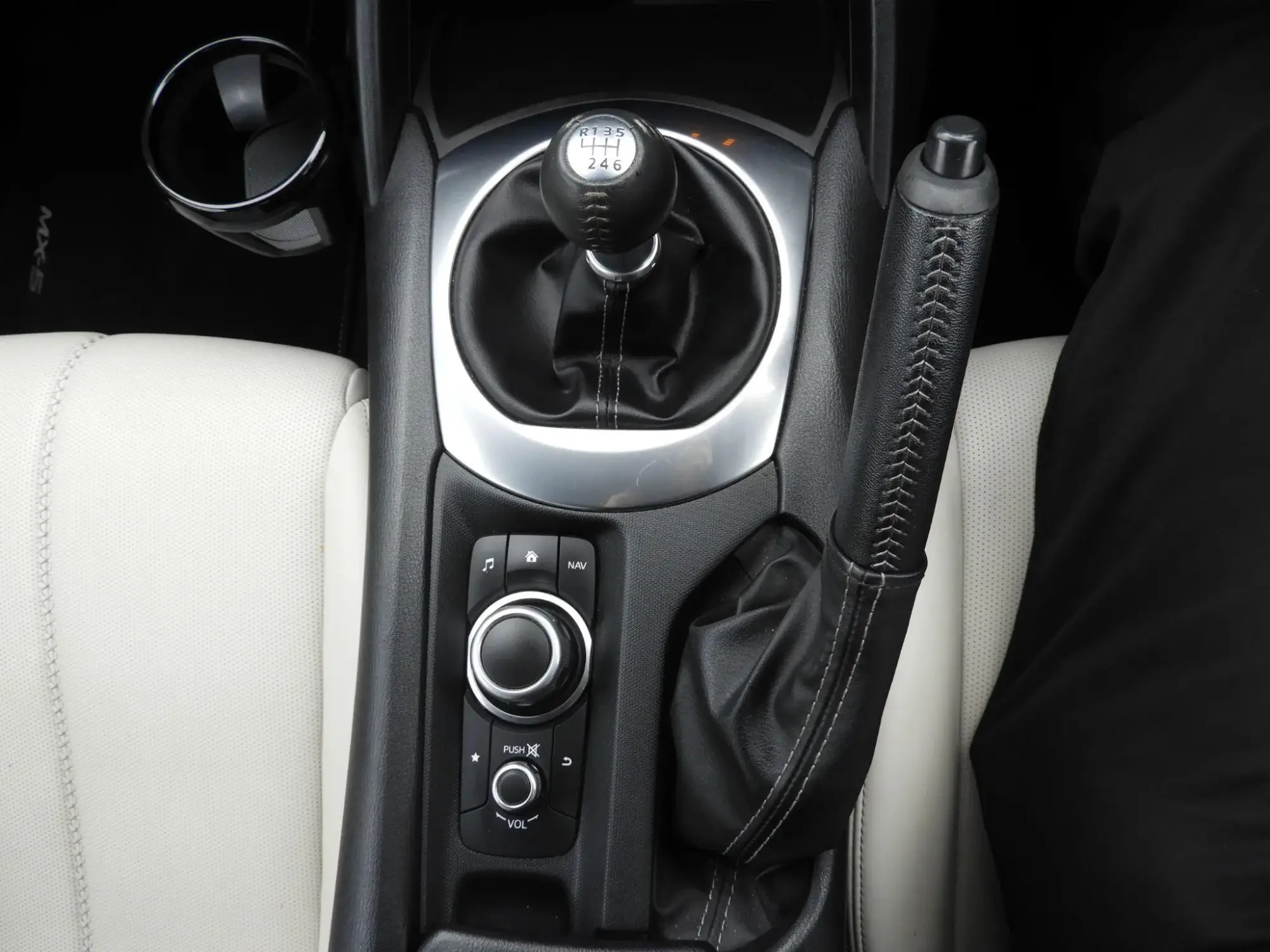 Mazda MX-5 Image 17 Mazda MX-5 Image 17