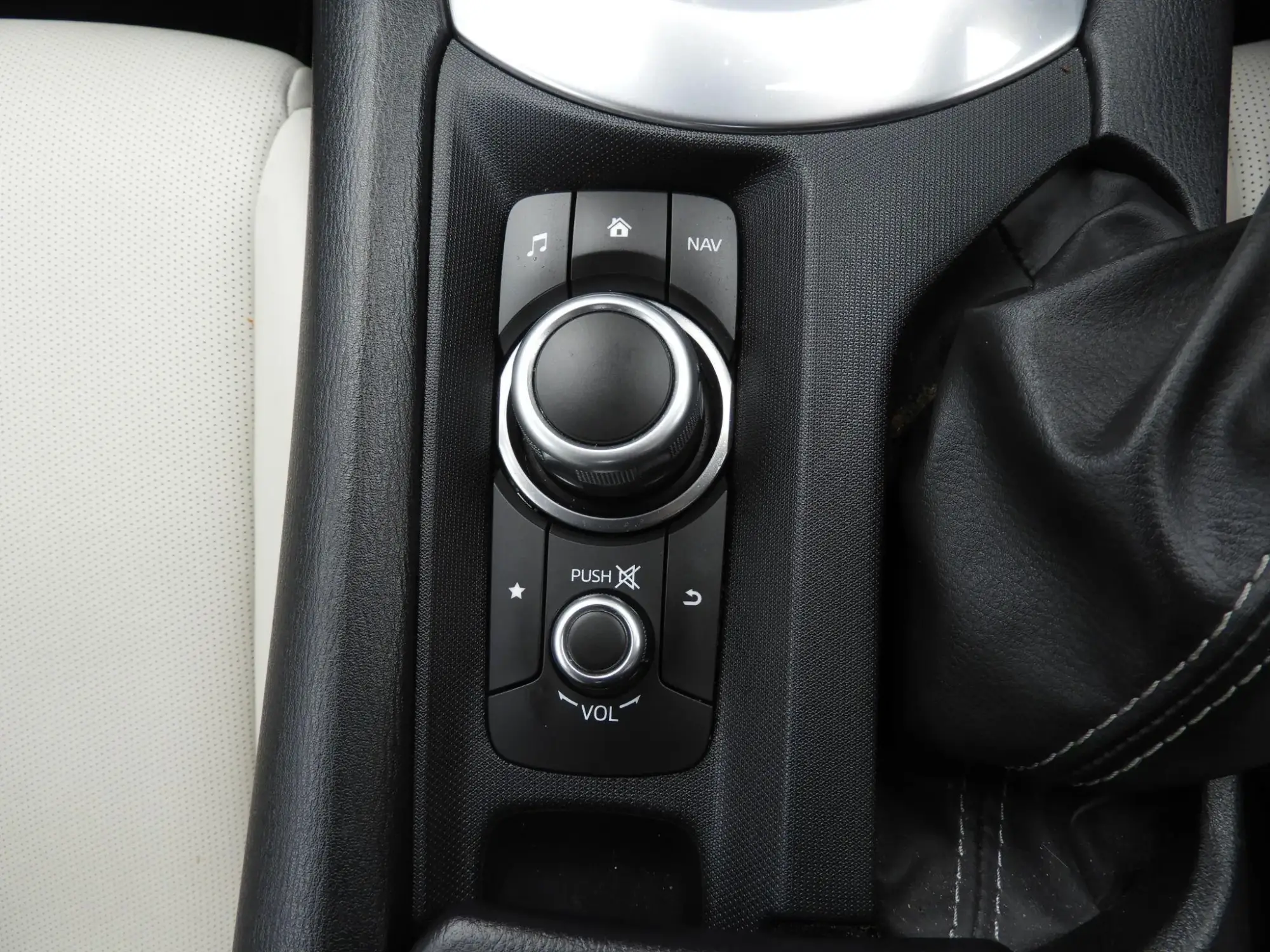 Mazda MX-5 Image 18 Mazda MX-5 Image 18