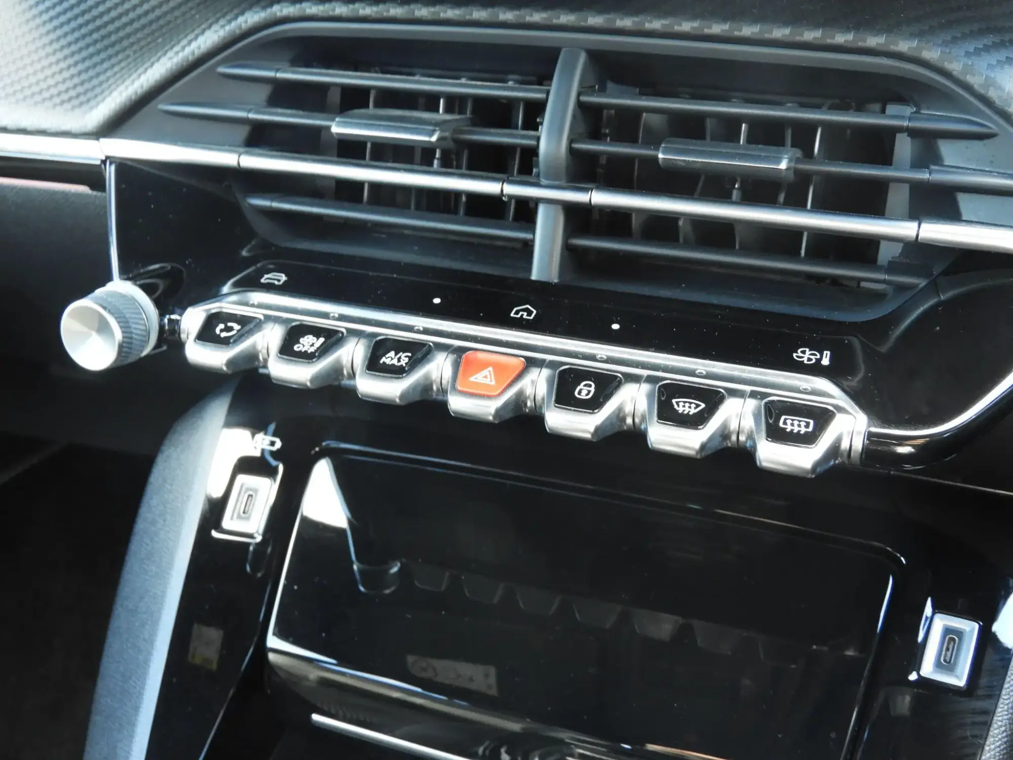 Peugeot 2008 Image 11