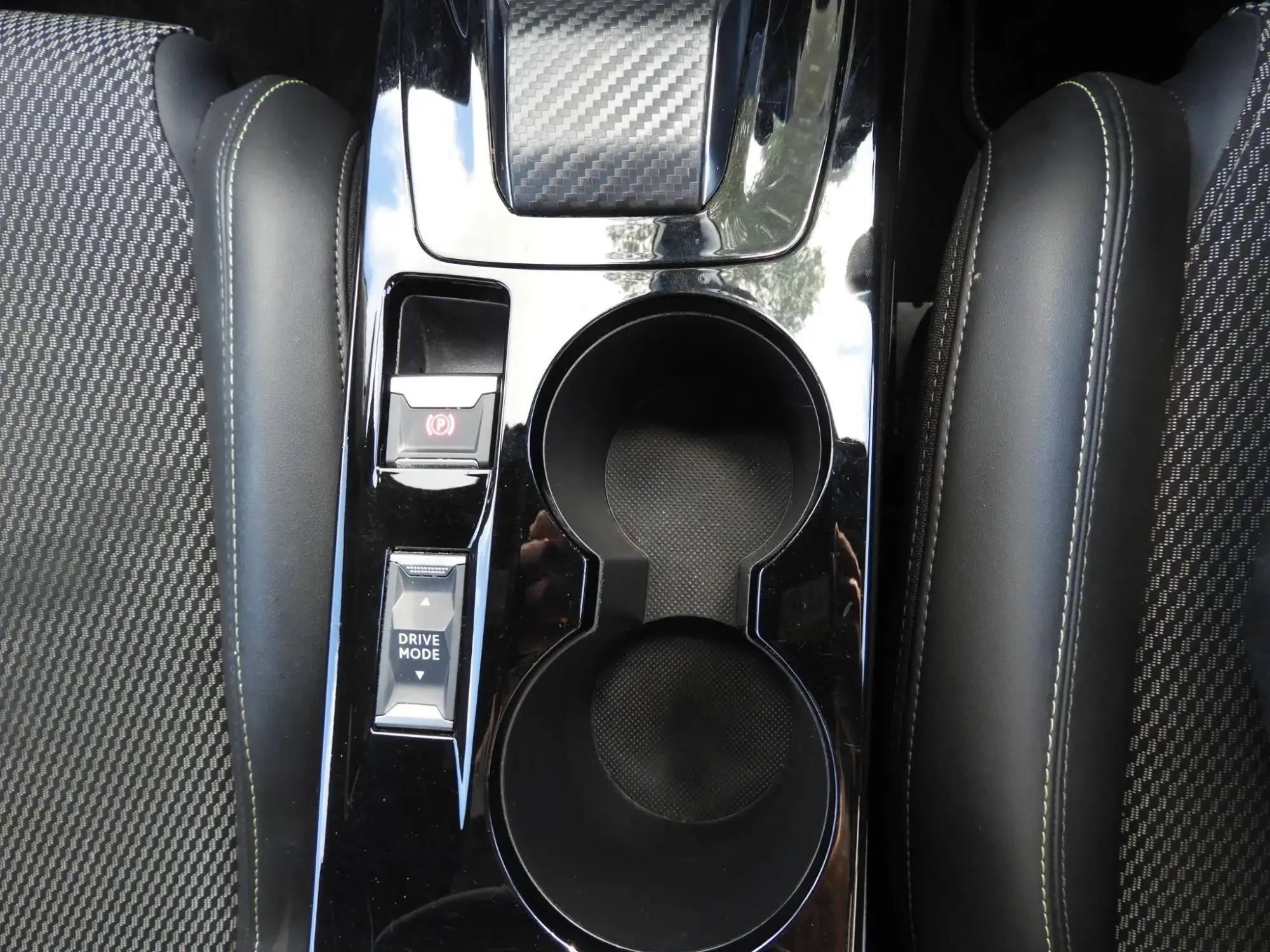 Peugeot 2008 Image 12