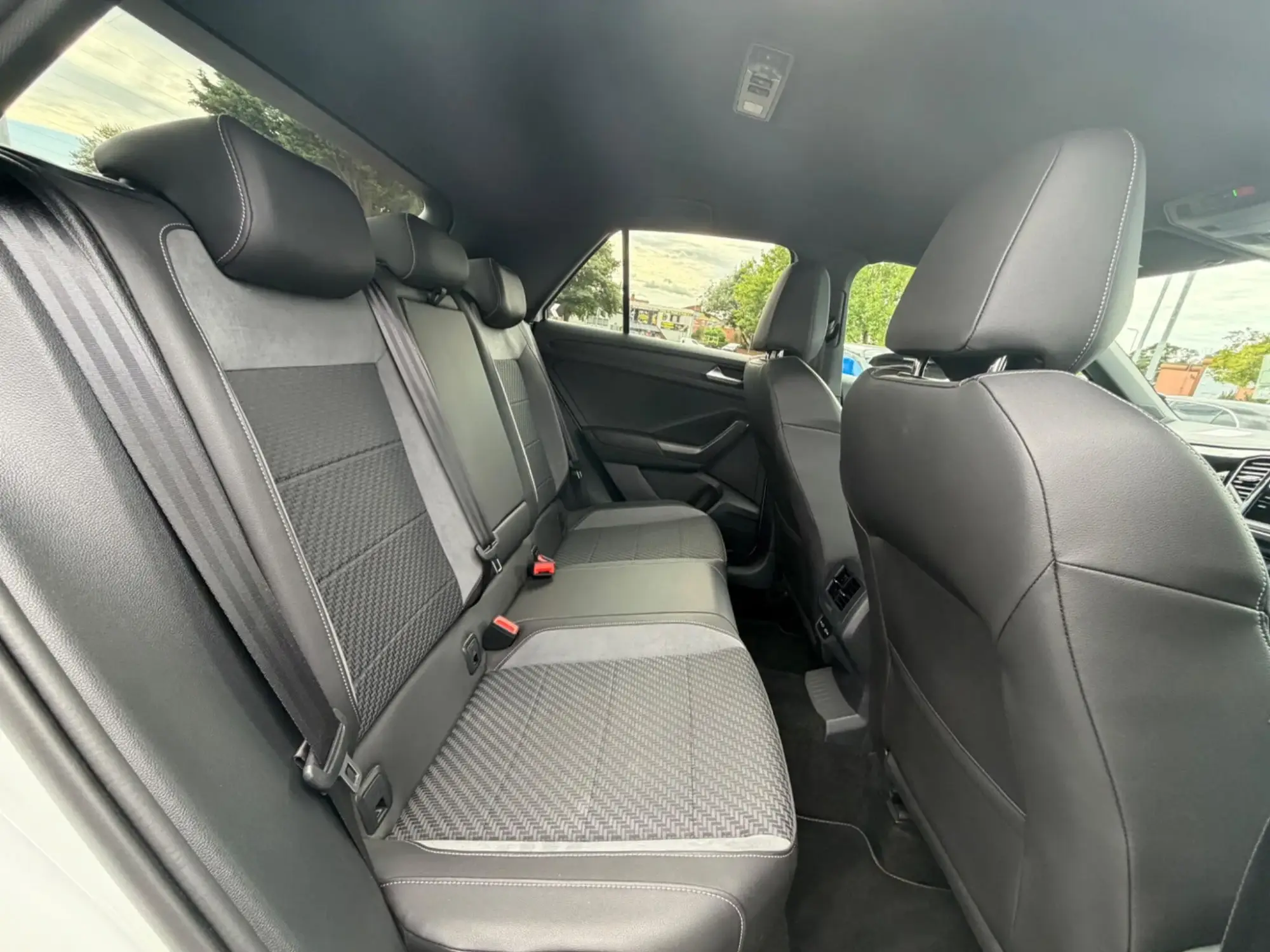 Volkswagen T-Roc Image 9