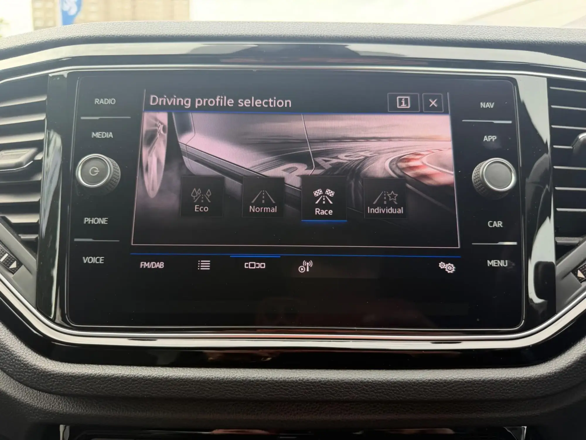 Volkswagen T-Roc Image 15