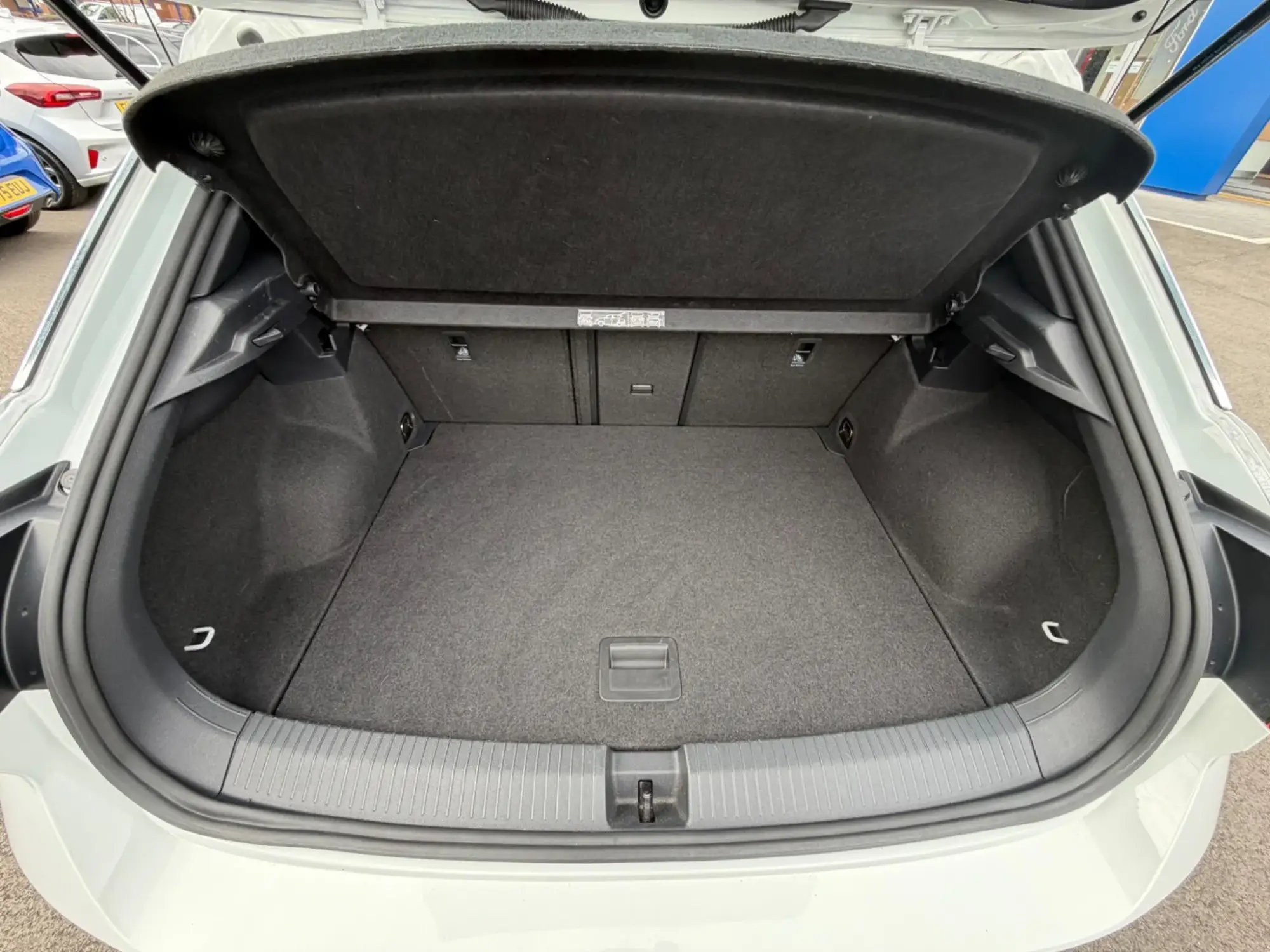 Volkswagen T-Roc Image 17