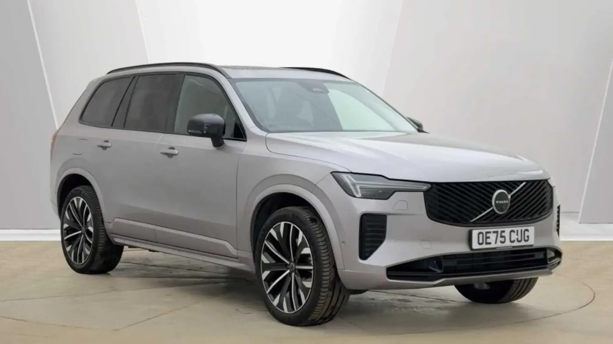 Volvo XC90 Plug-In Hybrid 2.0 T8 18.8kWh Plus Auto 4WD Euro 6 (s/s) 5dr OE75CUG Image 1 Volvo XC90 Plug-In Hybrid 2.0 T8 18.8kWh Plus Auto 4WD Euro 6 (s/s) 5dr OE75CUG Image 1