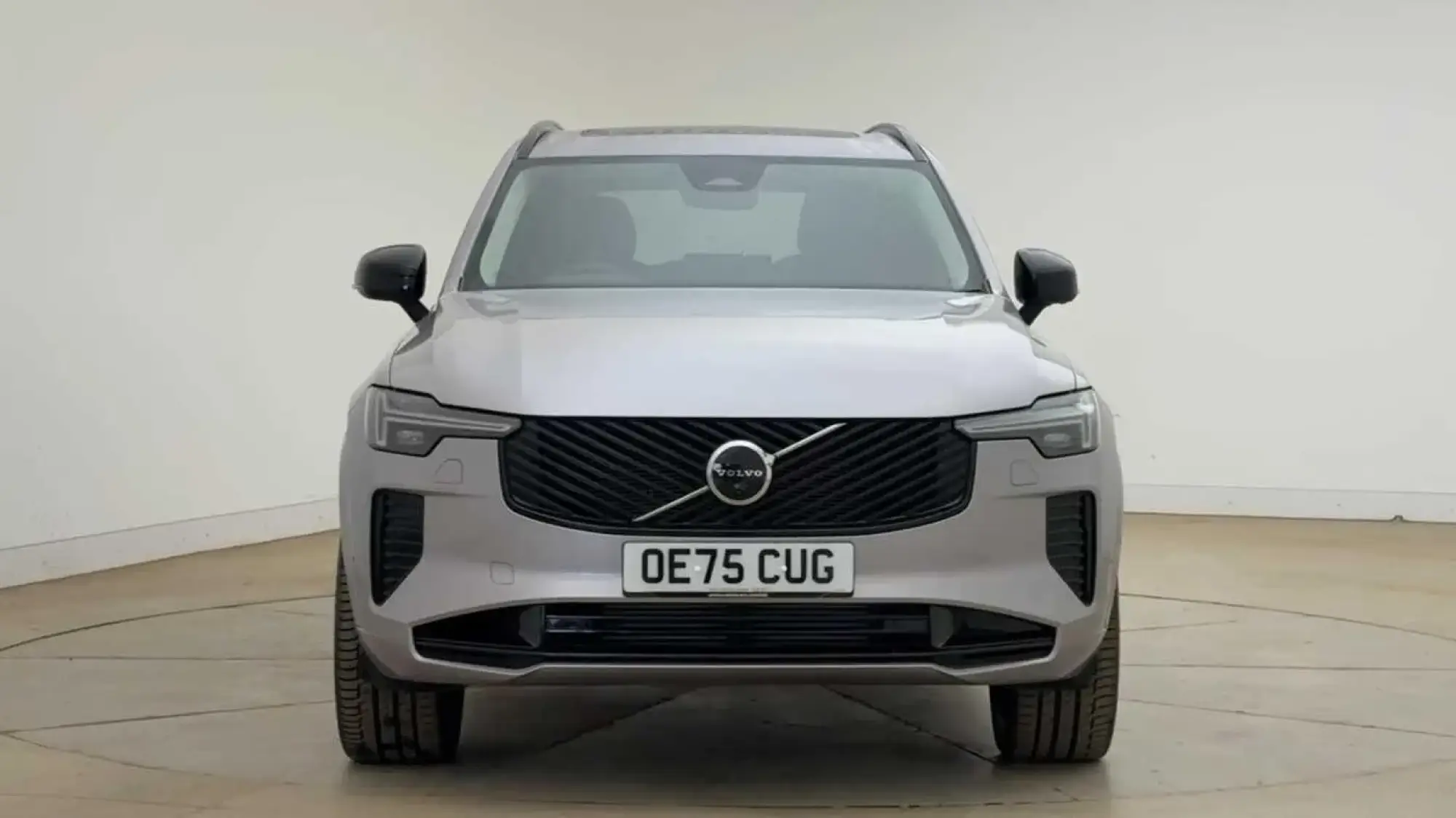 Volvo XC90 Plug-In Hybrid 2.0 T8 18.8kWh Plus Auto 4WD Euro 6 (s/s) 5dr OE75CUG Image 2 Volvo XC90 Plug-In Hybrid 2.0 T8 18.8kWh Plus Auto 4WD Euro 6 (s/s) 5dr OE75CUG Image 2