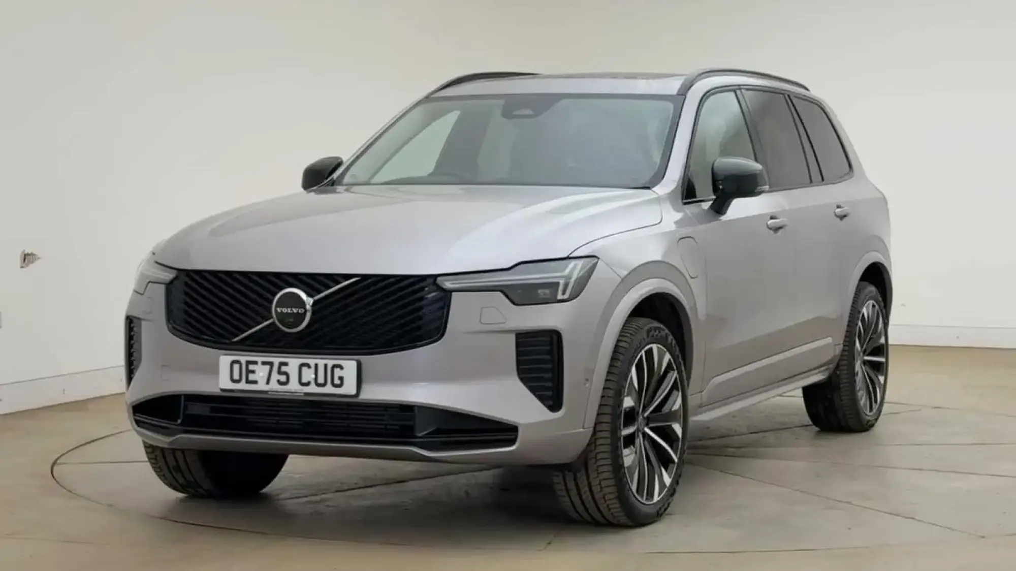 Volvo XC90 Plug-In Hybrid 2.0 T8 18.8kWh Plus Auto 4WD Euro 6 (s/s) 5dr OE75CUG Image 3 Volvo XC90 Plug-In Hybrid 2.0 T8 18.8kWh Plus Auto 4WD Euro 6 (s/s) 5dr OE75CUG Image 3