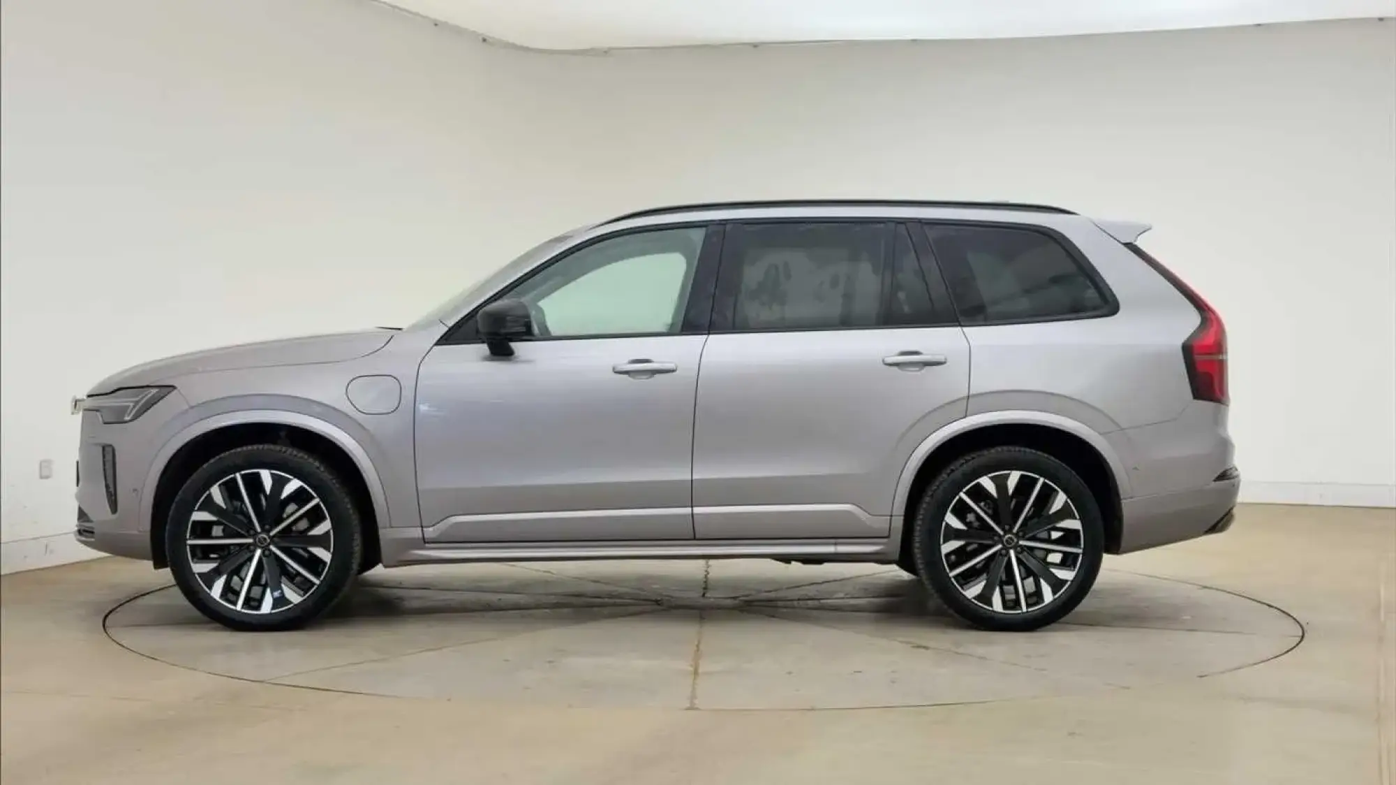Volvo XC90 Plug-In Hybrid Image 5 Volvo XC90 Plug-In Hybrid Image 5