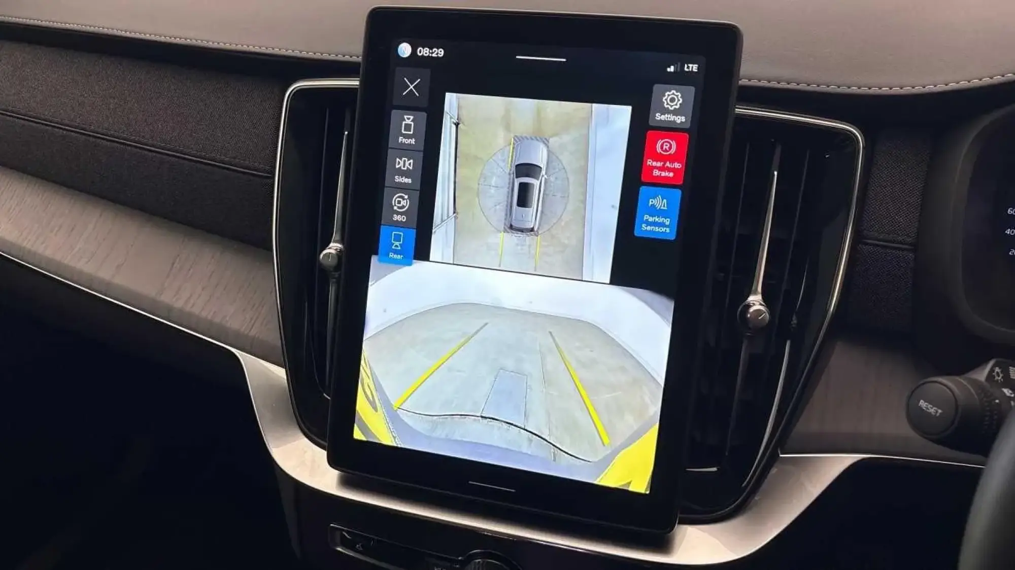 Volvo XC90 Plug-In Hybrid Image 32 Volvo XC90 Plug-In Hybrid Image 32