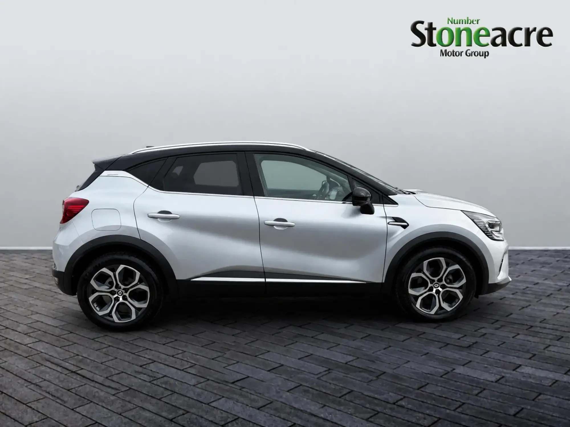 Renault Captur E-Tech Image 7 Renault Captur E-Tech Image 7
