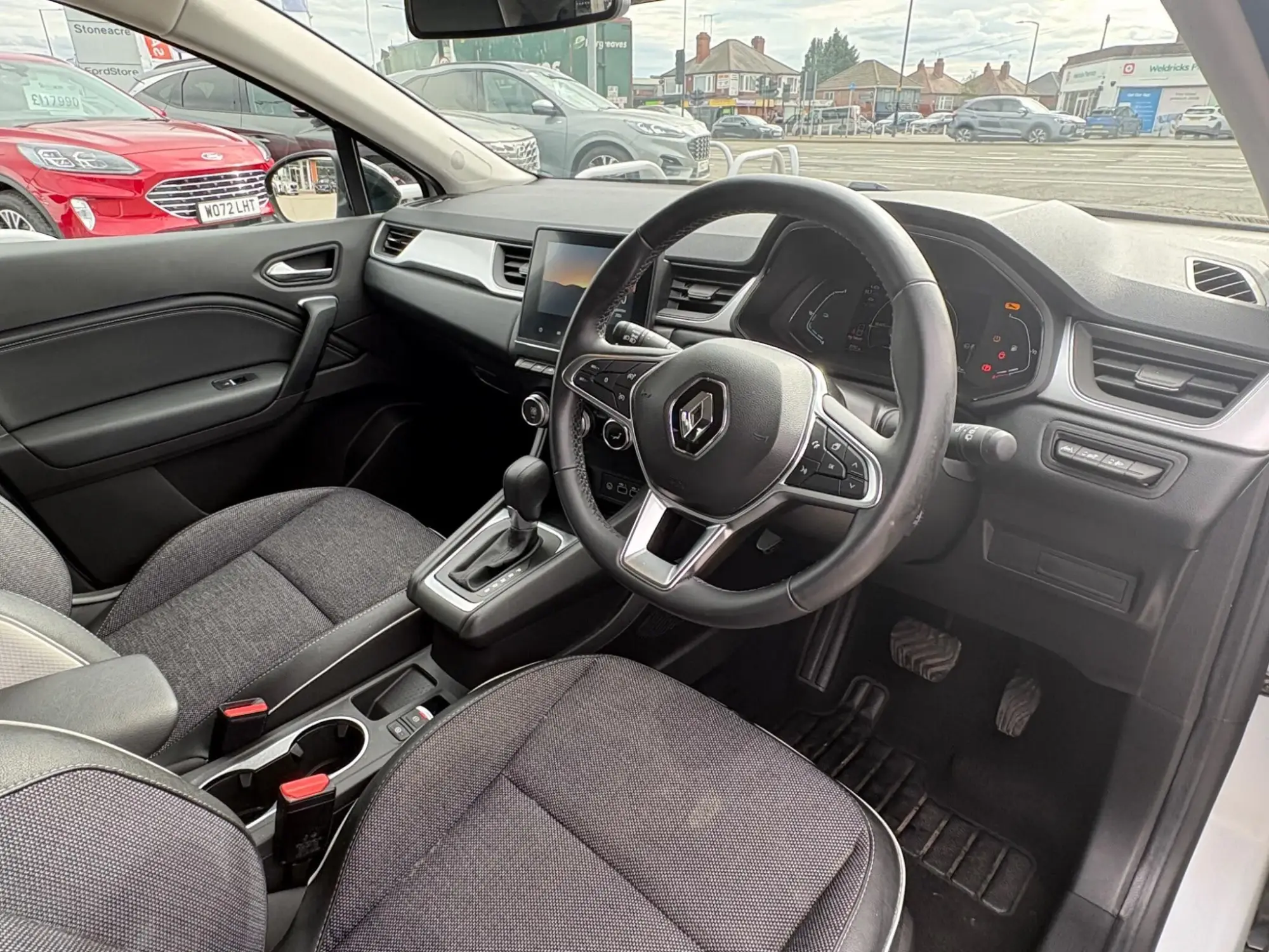 Renault Captur E-Tech Image 9 Renault Captur E-Tech Image 9