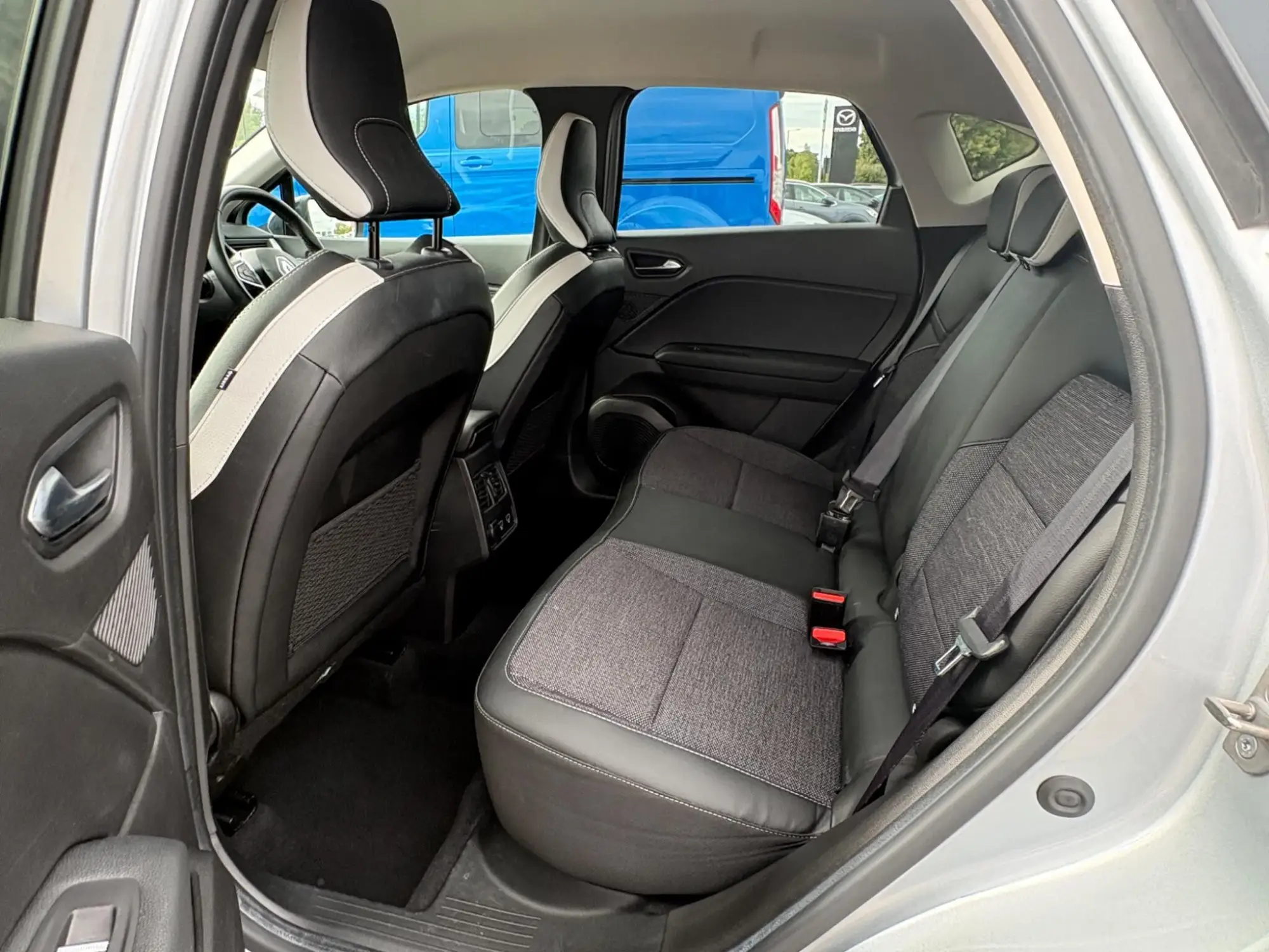 Renault Captur E-Tech Image 13 Renault Captur E-Tech Image 13