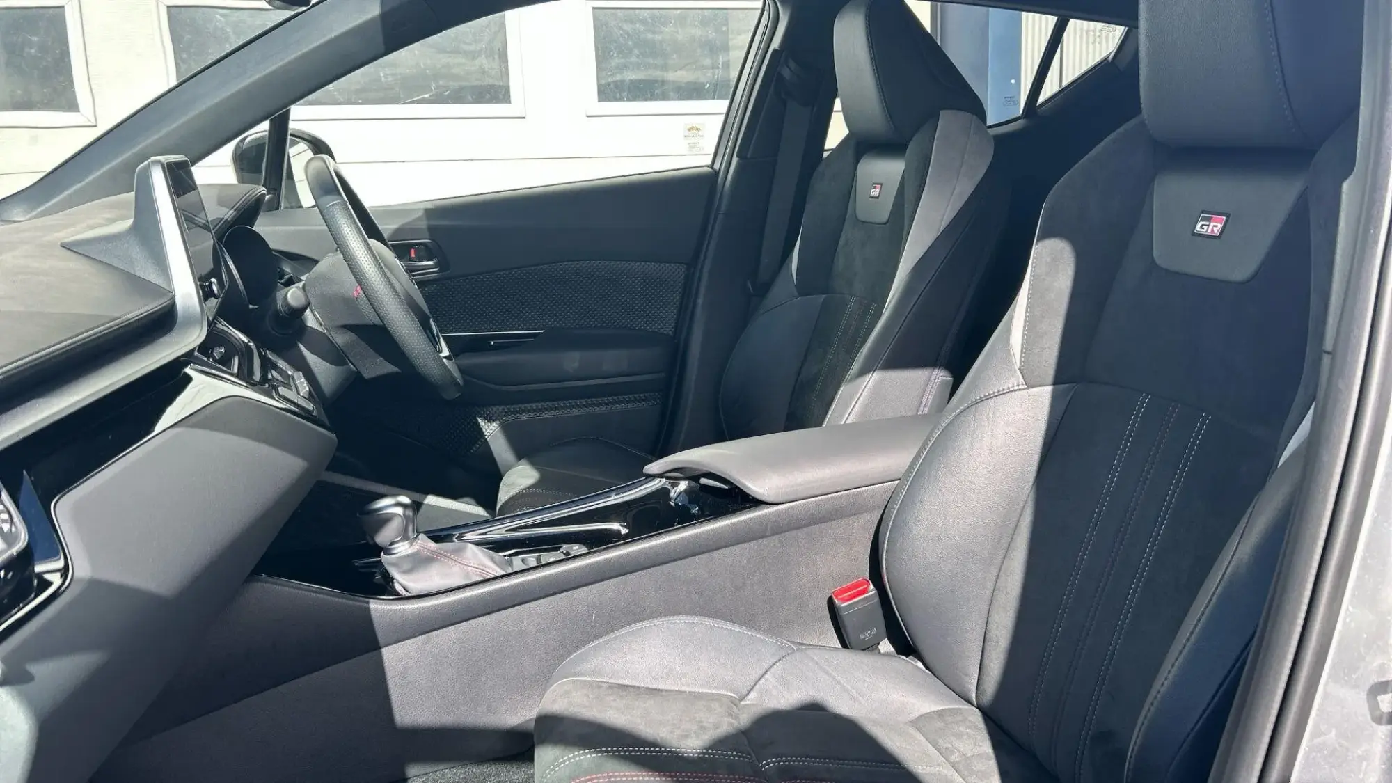 Toyota C-HR Hybrid Image 14