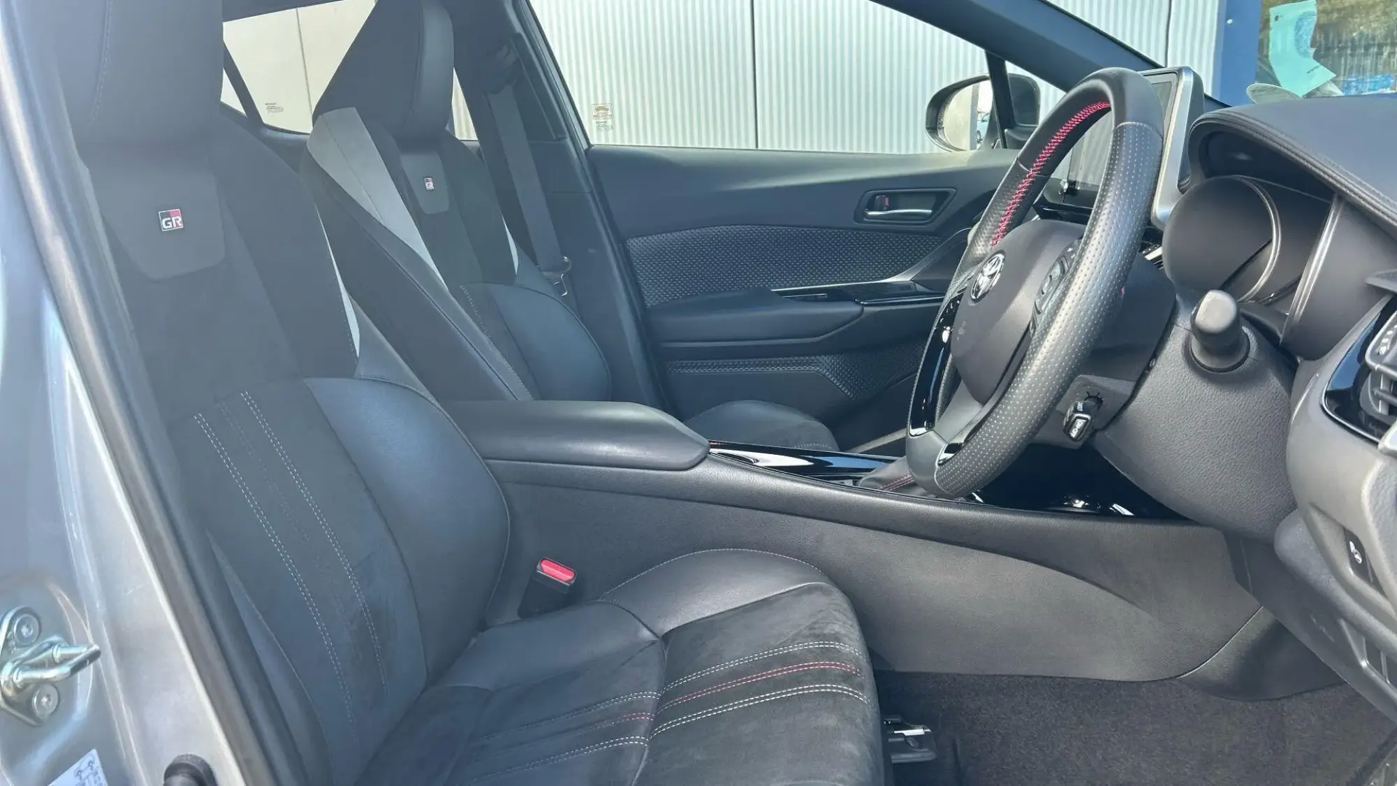Toyota C-HR Hybrid Image 15