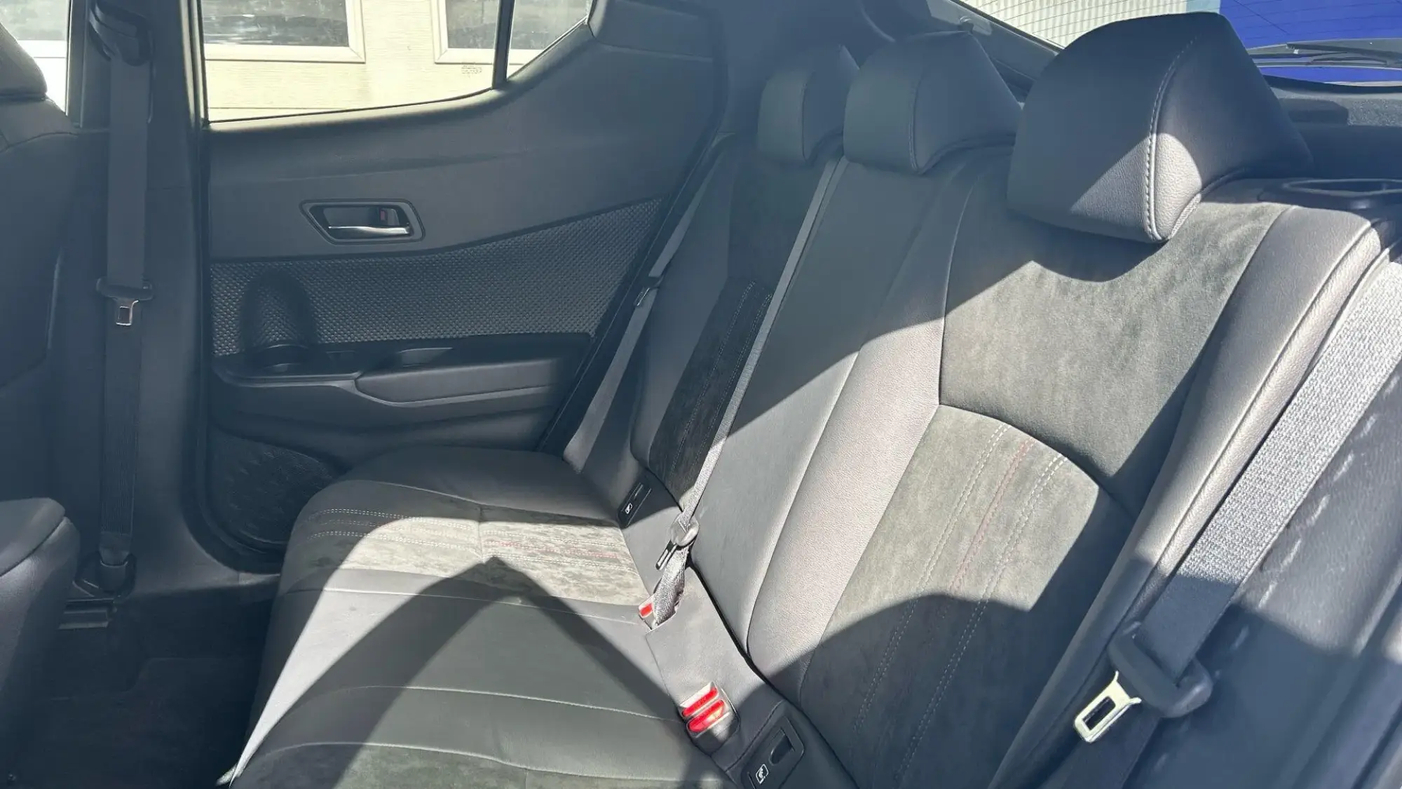Toyota C-HR Hybrid Image 17