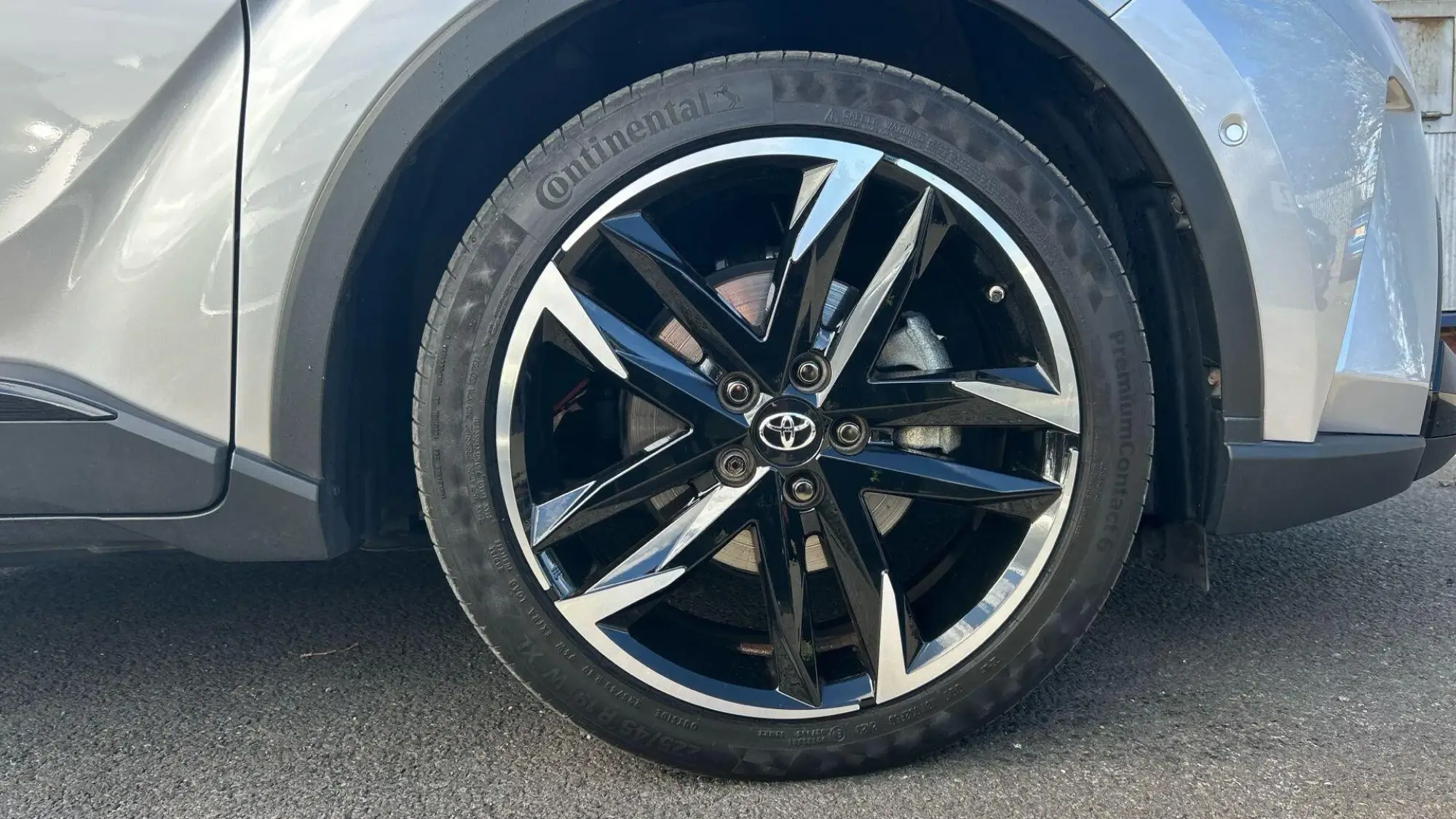 Toyota C-HR Hybrid Image 19