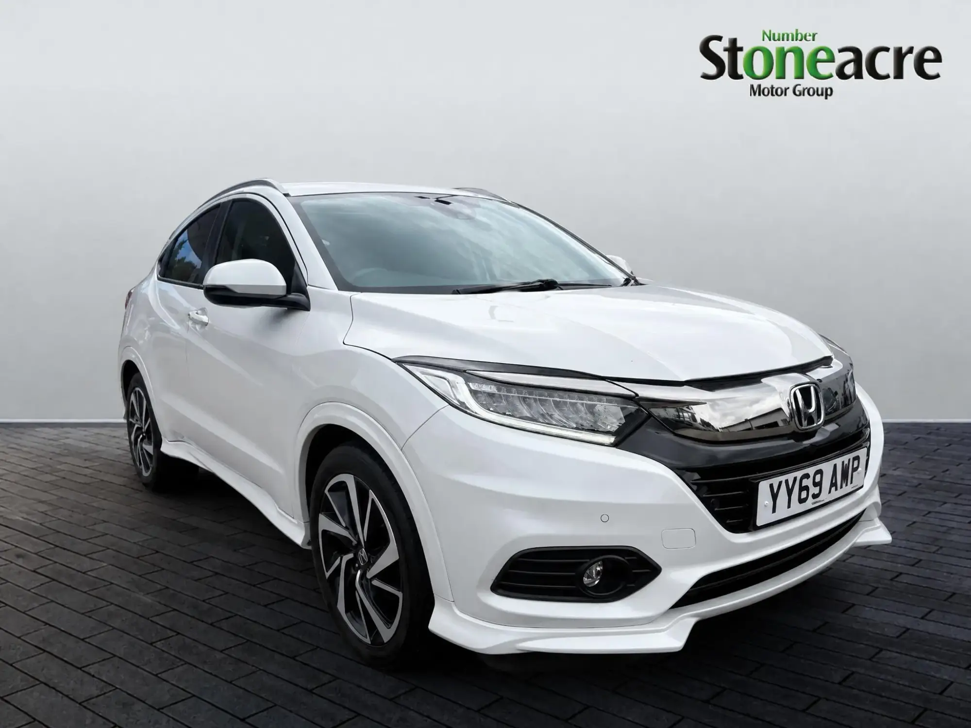 Honda HR-V 1.5 i-VTEC EX Euro 6 (s/s) 5dr YY69AWP Image 1 Honda HR-V 1.5 i-VTEC EX Euro 6 (s/s) 5dr YY69AWP Image 1