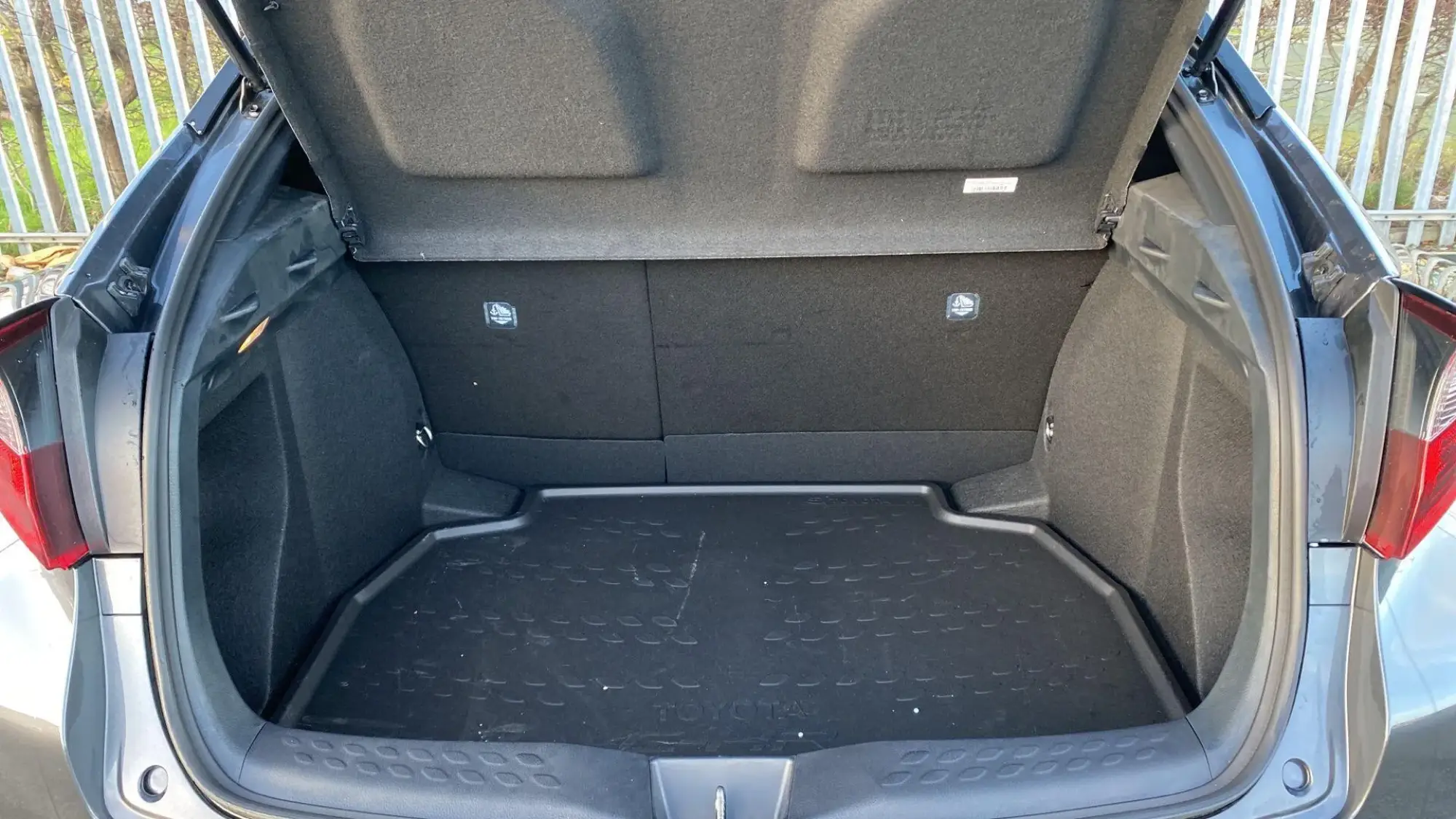 Toyota C-HR Self-Charging Hybrid Image 17 Toyota C-HR Self-Charging Hybrid Image 17