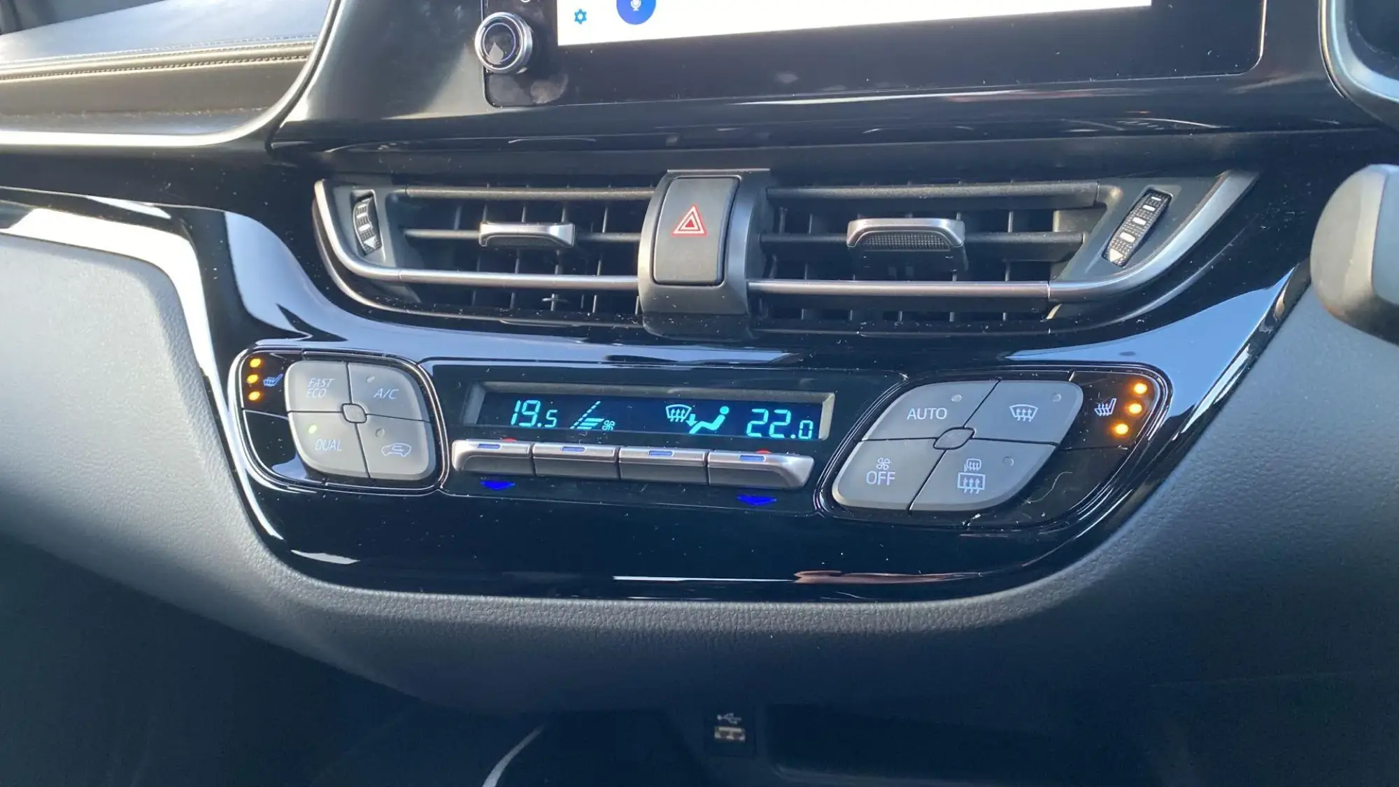 Toyota C-HR Self-Charging Hybrid Image 29 Toyota C-HR Self-Charging Hybrid Image 29