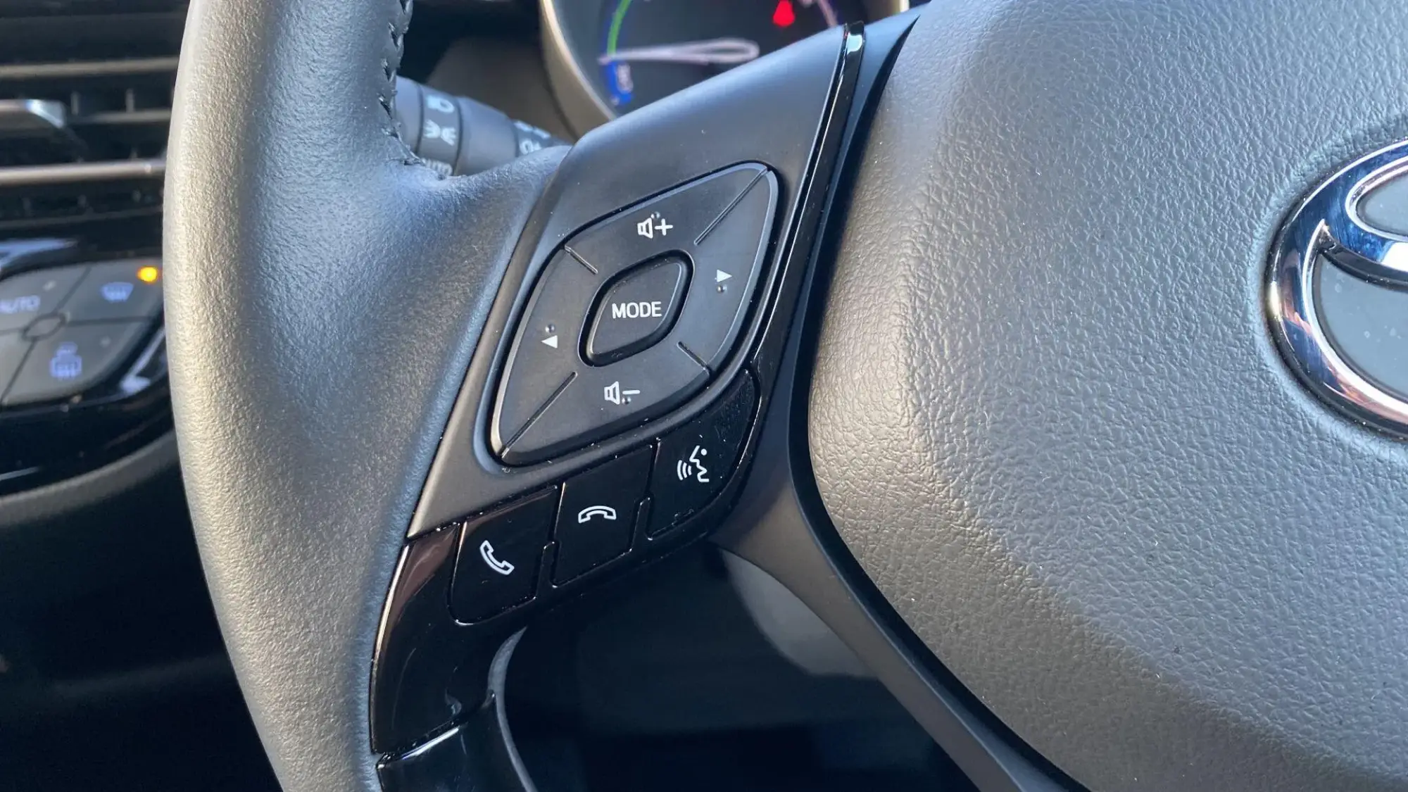 Toyota C-HR Self-Charging Hybrid Image 32 Toyota C-HR Self-Charging Hybrid Image 32