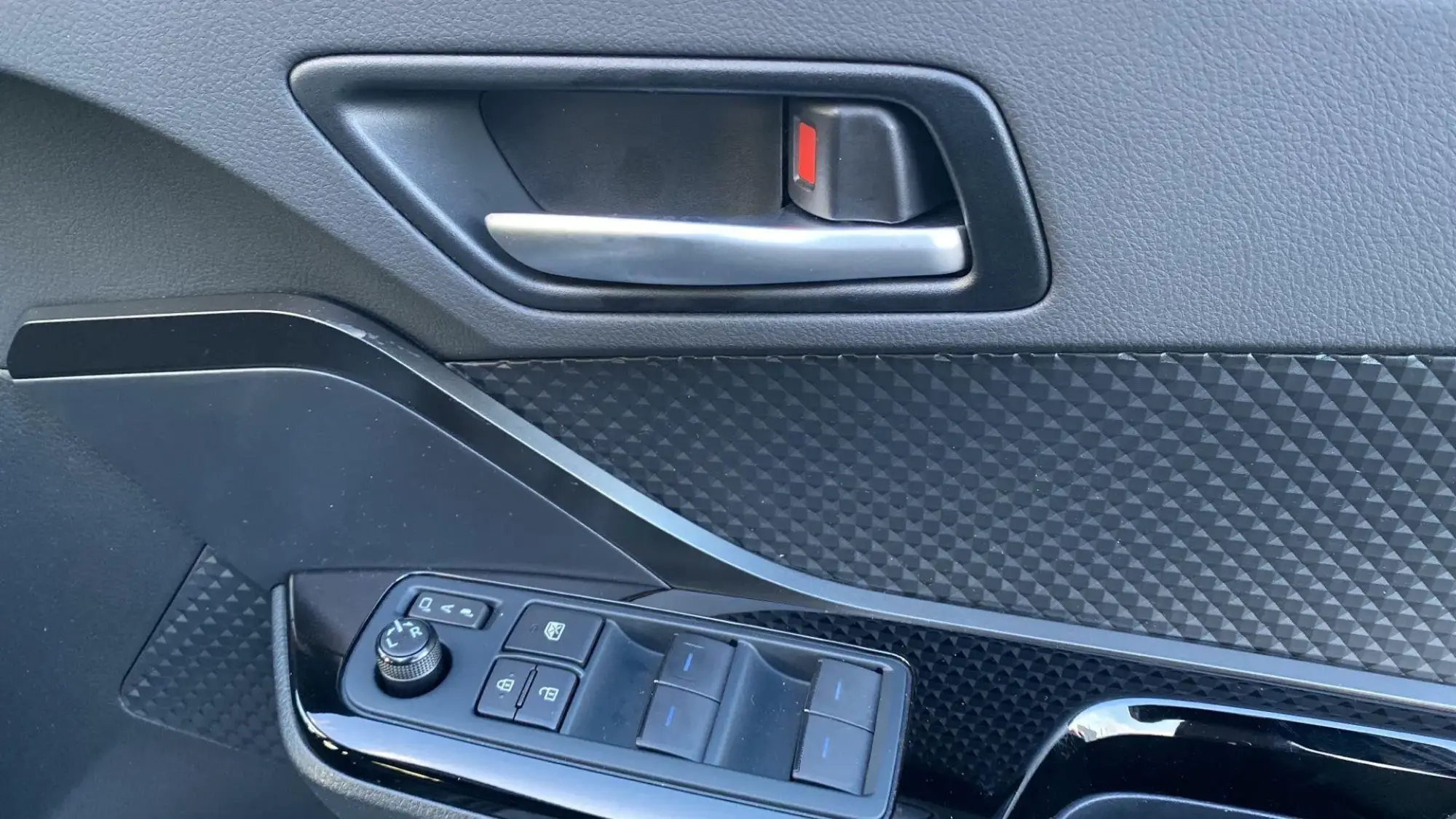 Toyota C-HR Self-Charging Hybrid Image 34 Toyota C-HR Self-Charging Hybrid Image 34