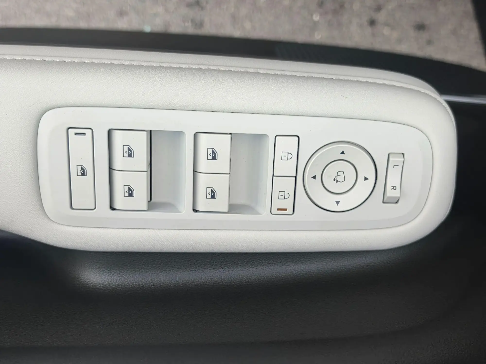 Hyundai SANTA FE Plug-in Hybrid Image 12