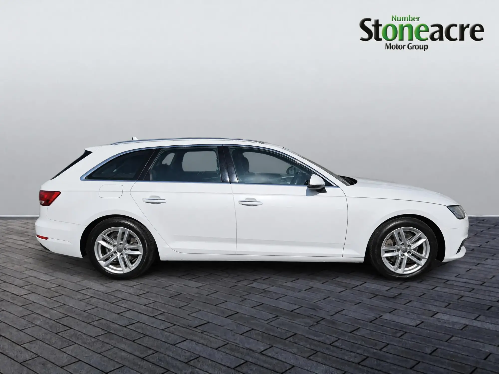 Audi A4 Avant 2.0 TDI ultra SE S Tronic Euro 6 (s/s) 5dr KR16NJX Image 2 Audi A4 Avant 2.0 TDI ultra SE S Tronic Euro 6 (s/s) 5dr KR16NJX Image 2