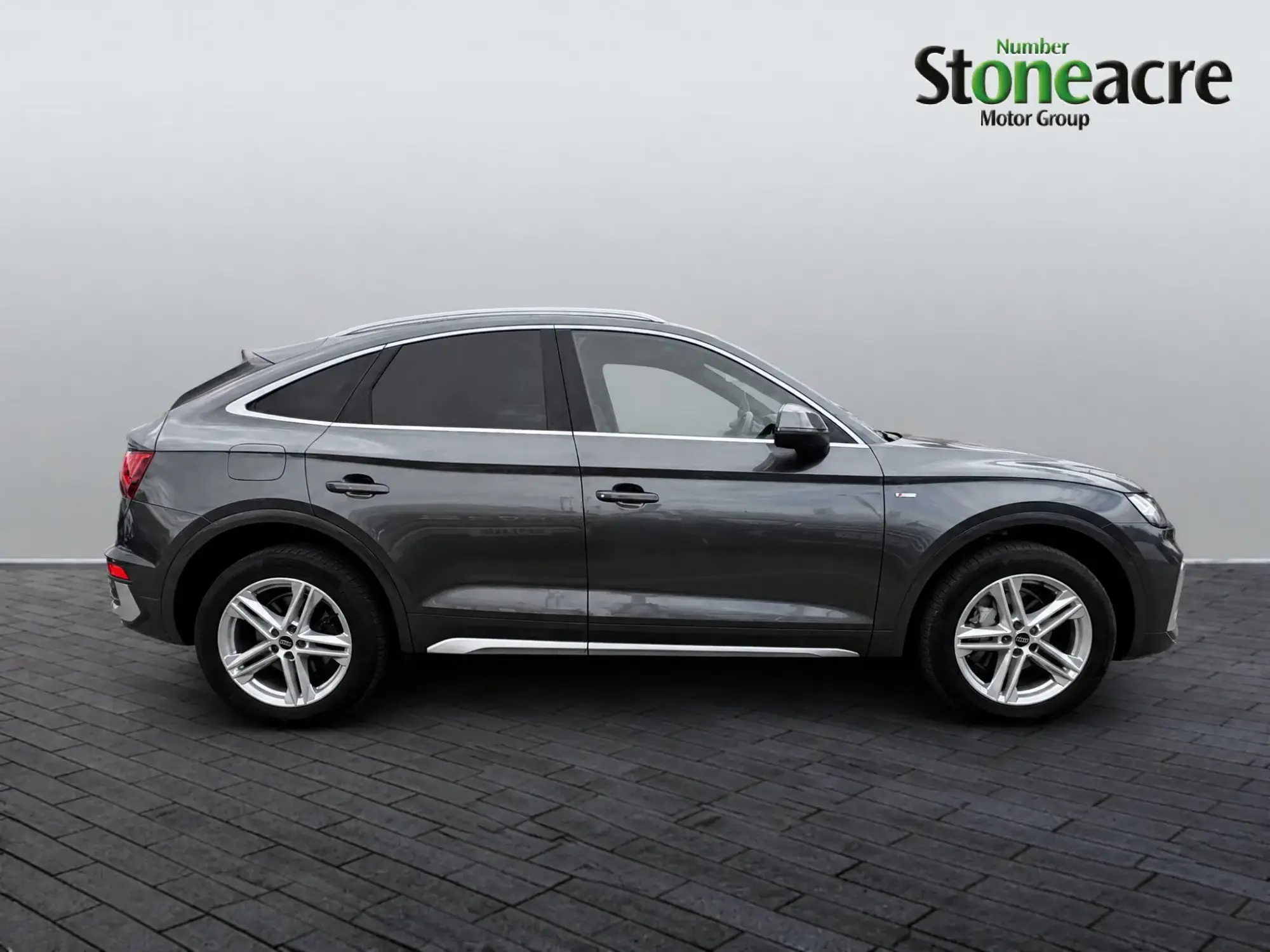 Audi Q5 2.0 TDI 40 S line Sportback S Tronic quattro Euro 6 (s/s) 5dr FM22EKO Image 2 Audi Q5 2.0 TDI 40 S line Sportback S Tronic quattro Euro 6 (s/s) 5dr FM22EKO Image 2
