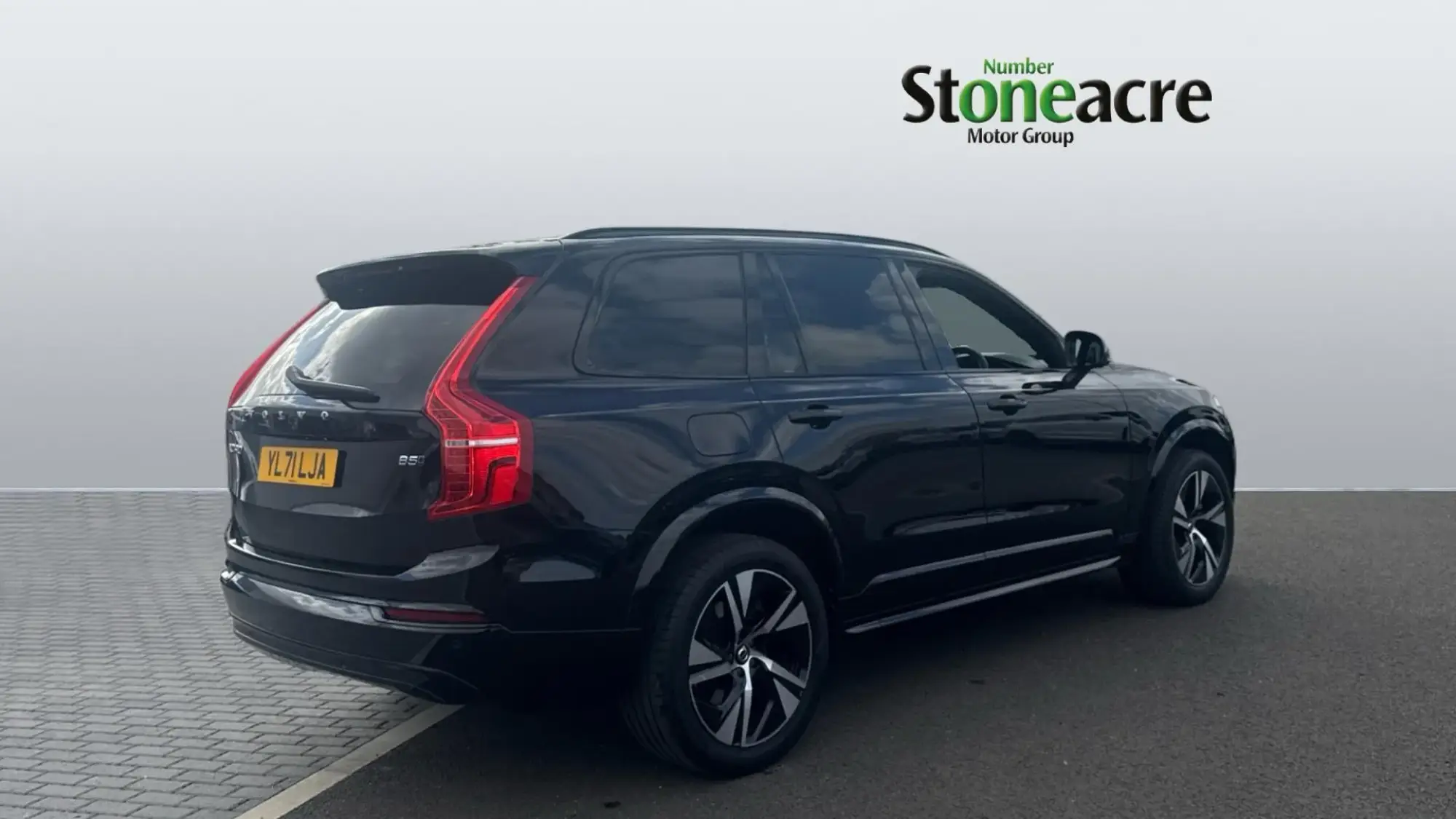 Volvo XC90 2.0 B5D [235] R DESIGN 5dr AWD Geartronic YL71LJA Image 2