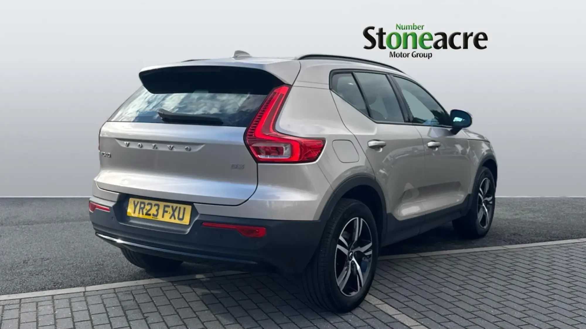 Volvo XC40 2.0 B3P Plus Dark 5dr Auto YR23FXU Image 2 Volvo XC40 2.0 B3P Plus Dark 5dr Auto YR23FXU Image 2