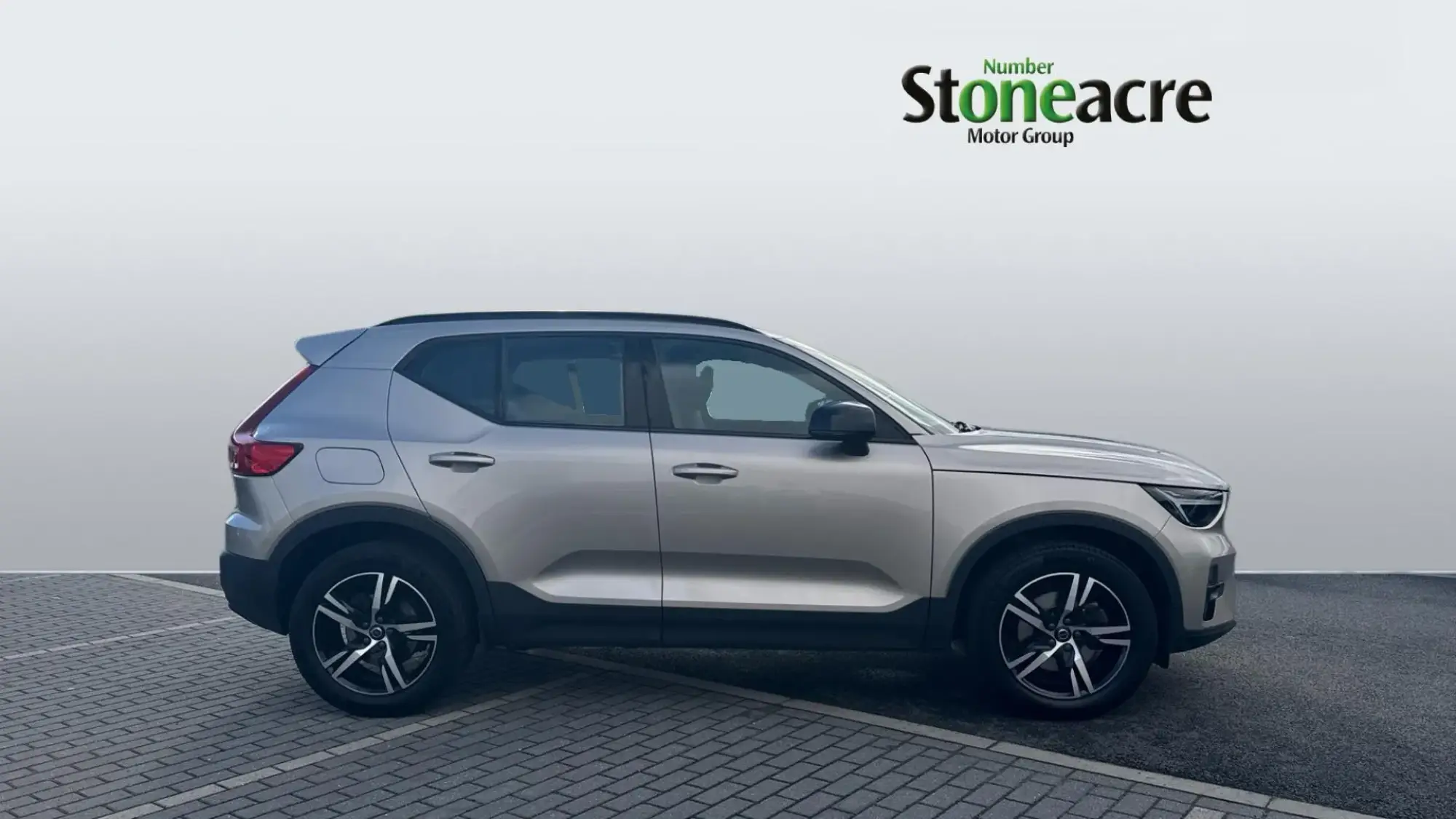Volvo XC40 2.0 B3P Plus Dark 5dr Auto YR23FXU Image 3 Volvo XC40 2.0 B3P Plus Dark 5dr Auto YR23FXU Image 3
