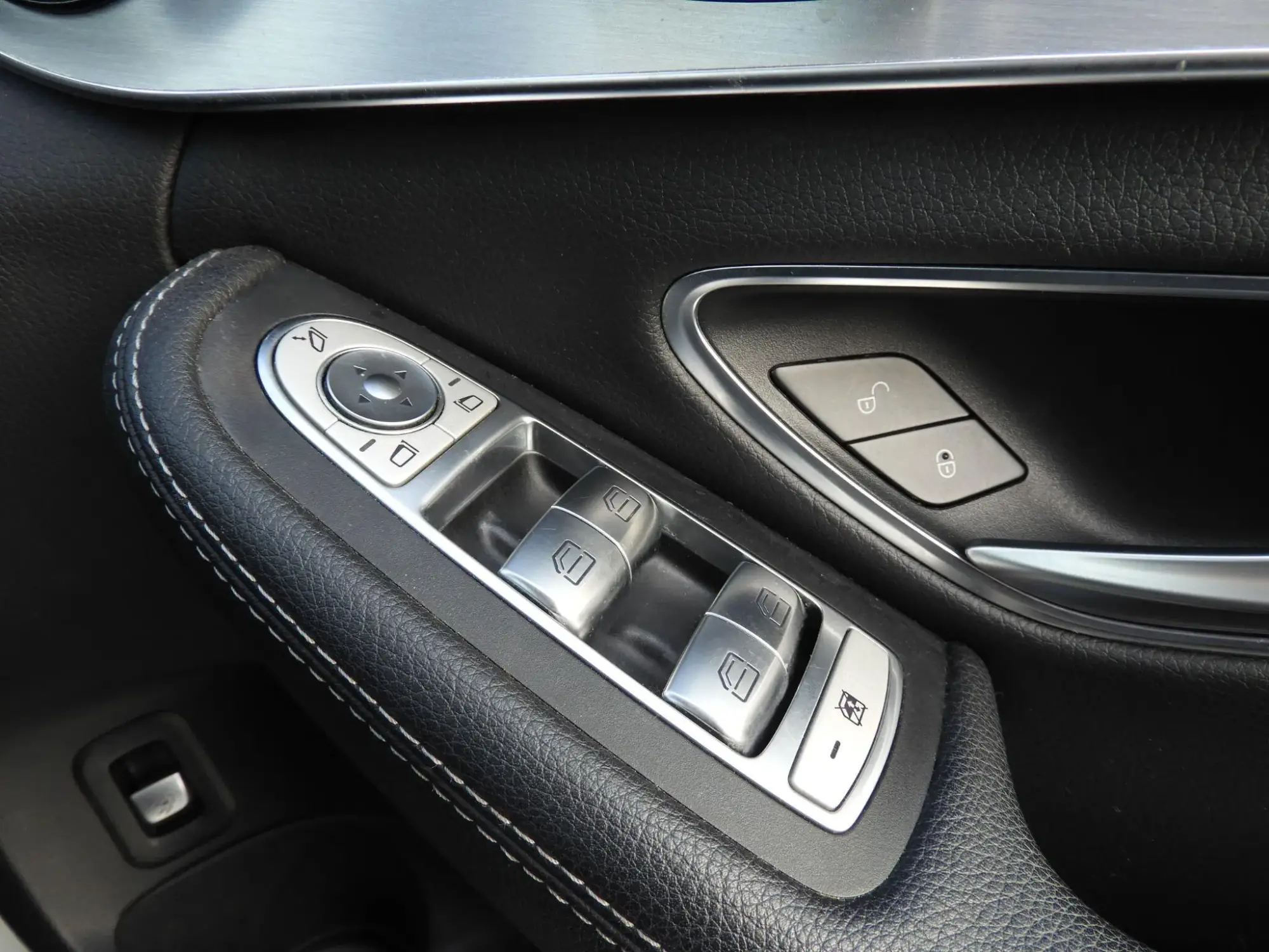 Mercedes-Benz C-Class Image 14 Mercedes-Benz C-Class Image 14