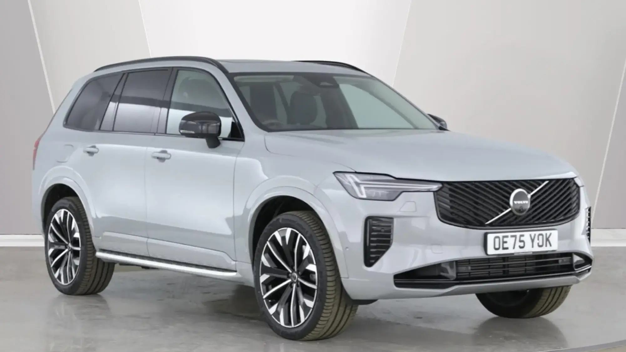 Volvo XC90 Plug-In Hybrid 2.0 T8 18.8kWh Plus Auto 4WD Euro 6 (s/s) 5dr OE75YOK Image 1 Volvo XC90 Plug-In Hybrid 2.0 T8 18.8kWh Plus Auto 4WD Euro 6 (s/s) 5dr OE75YOK Image 1