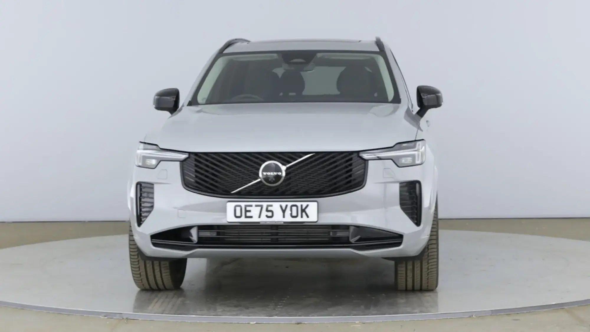 Volvo XC90 Plug-In Hybrid 2.0 T8 18.8kWh Plus Auto 4WD Euro 6 (s/s) 5dr OE75YOK Image 2 Volvo XC90 Plug-In Hybrid 2.0 T8 18.8kWh Plus Auto 4WD Euro 6 (s/s) 5dr OE75YOK Image 2