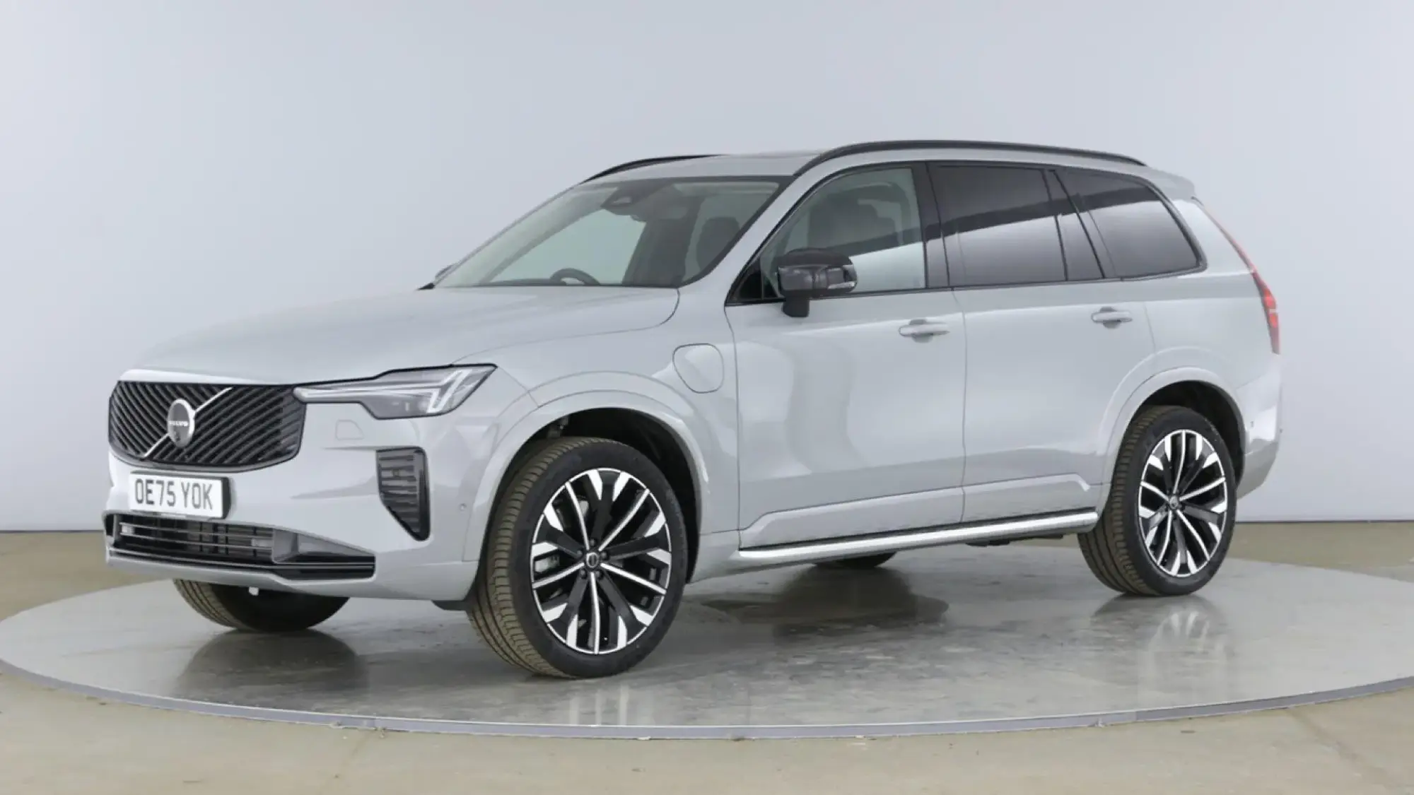 Volvo XC90 Plug-In Hybrid 2.0 T8 18.8kWh Plus Auto 4WD Euro 6 (s/s) 5dr OE75YOK Image 3 Volvo XC90 Plug-In Hybrid 2.0 T8 18.8kWh Plus Auto 4WD Euro 6 (s/s) 5dr OE75YOK Image 3