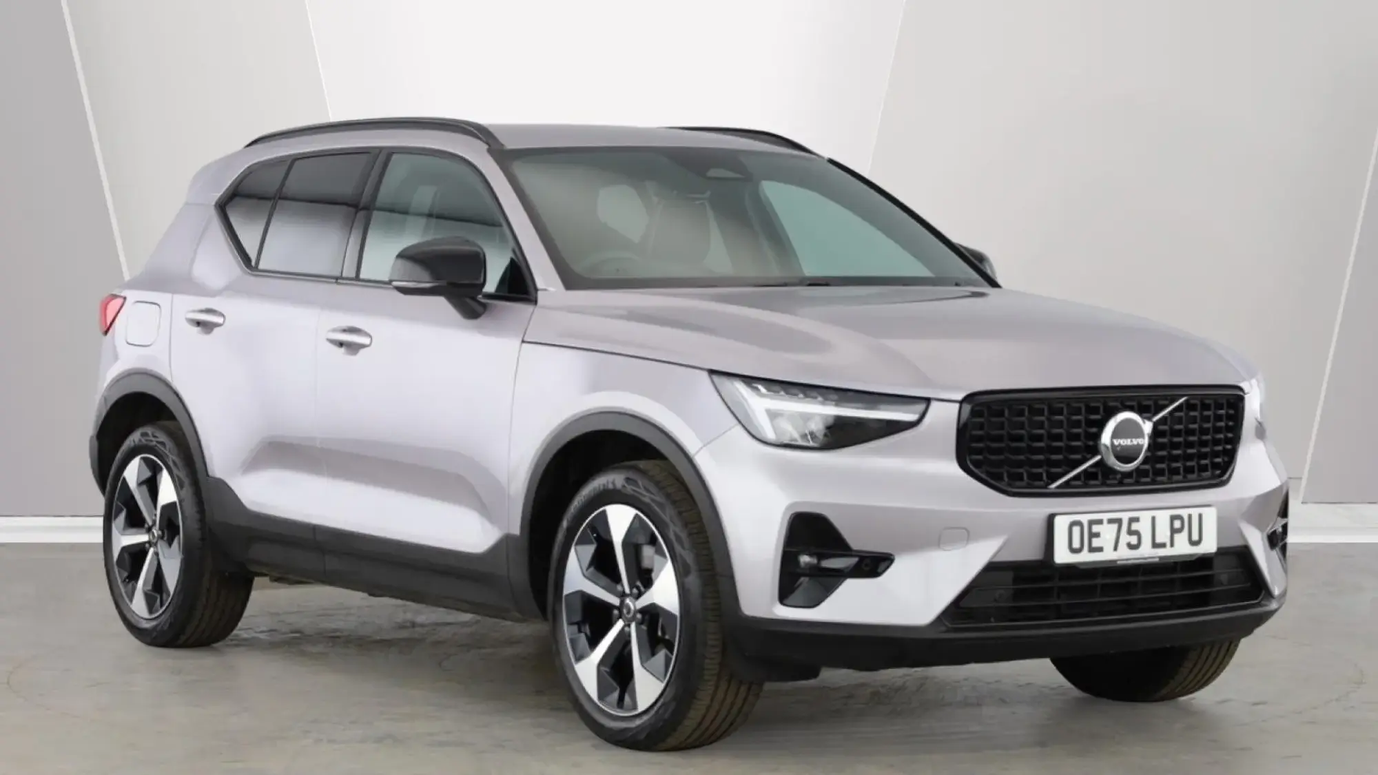 Volvo XC40 2.0 B4P Plus Dark 5dr Auto OE75LPU Image 1