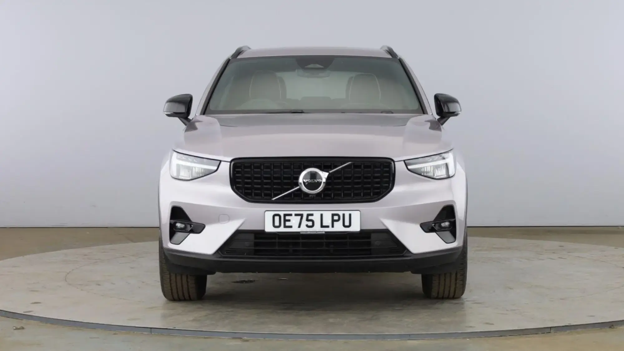 Volvo XC40 2.0 B4P Plus Dark 5dr Auto OE75LPU Image 2