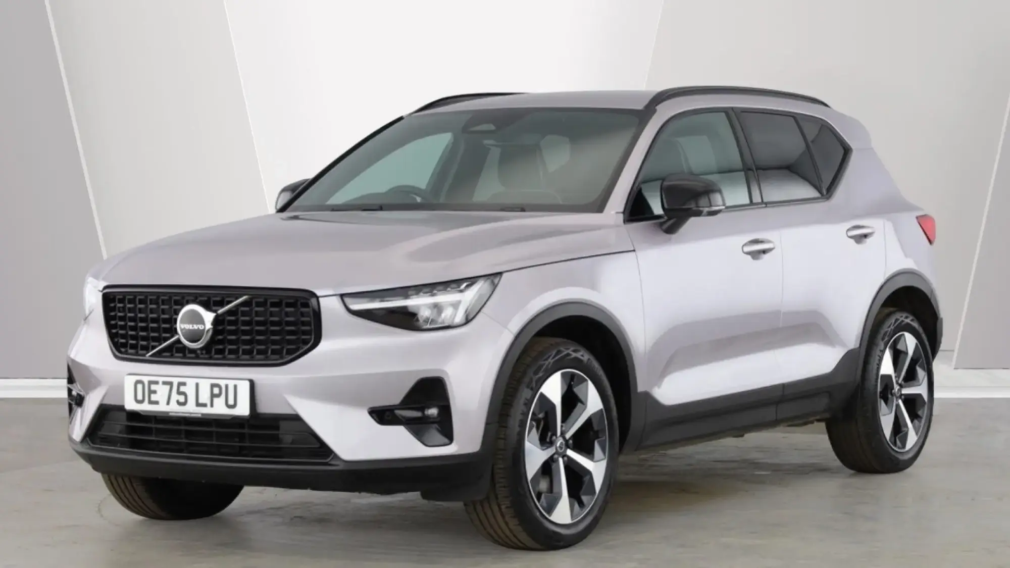 Volvo XC40 2.0 B4P Plus Dark 5dr Auto OE75LPU Image 3