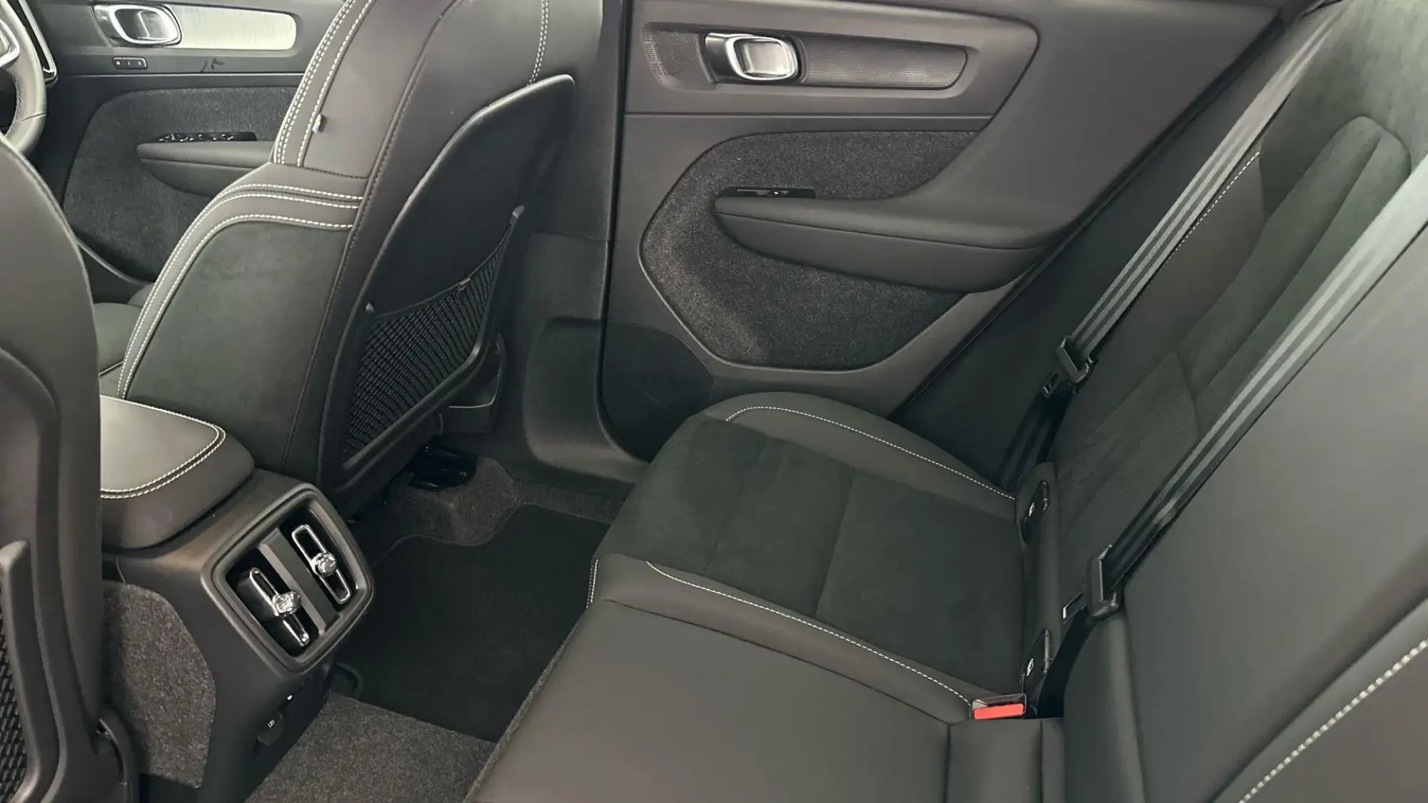 Volvo XC40 Image 10