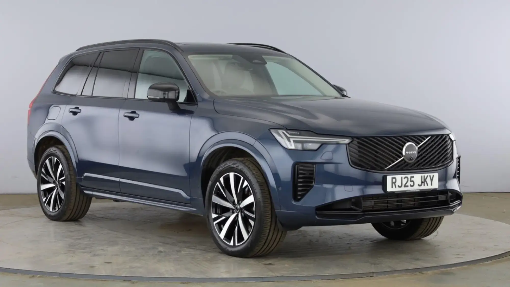 Volvo XC90 Plug-In Hybrid 2.0 T8 18.8kWh Plus Auto 4WD Euro 6 (s/s) 5dr RJ25JKY Image 1 Volvo XC90 Plug-In Hybrid 2.0 T8 18.8kWh Plus Auto 4WD Euro 6 (s/s) 5dr RJ25JKY Image 1