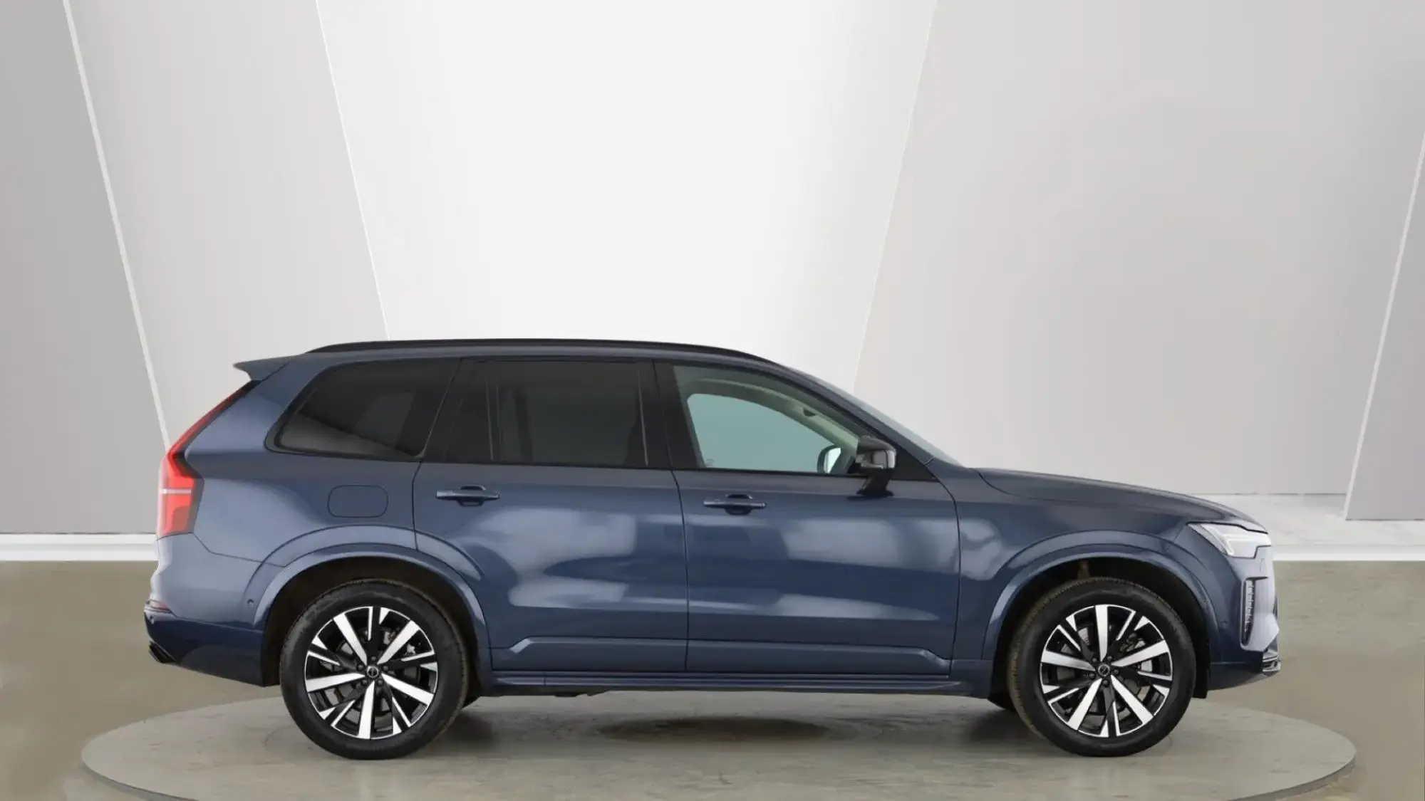 Volvo XC90 Plug-In Hybrid 2.0 T8 18.8kWh Plus Auto 4WD Euro 6 (s/s) 5dr RJ25JKY Image 2 Volvo XC90 Plug-In Hybrid 2.0 T8 18.8kWh Plus Auto 4WD Euro 6 (s/s) 5dr RJ25JKY Image 2